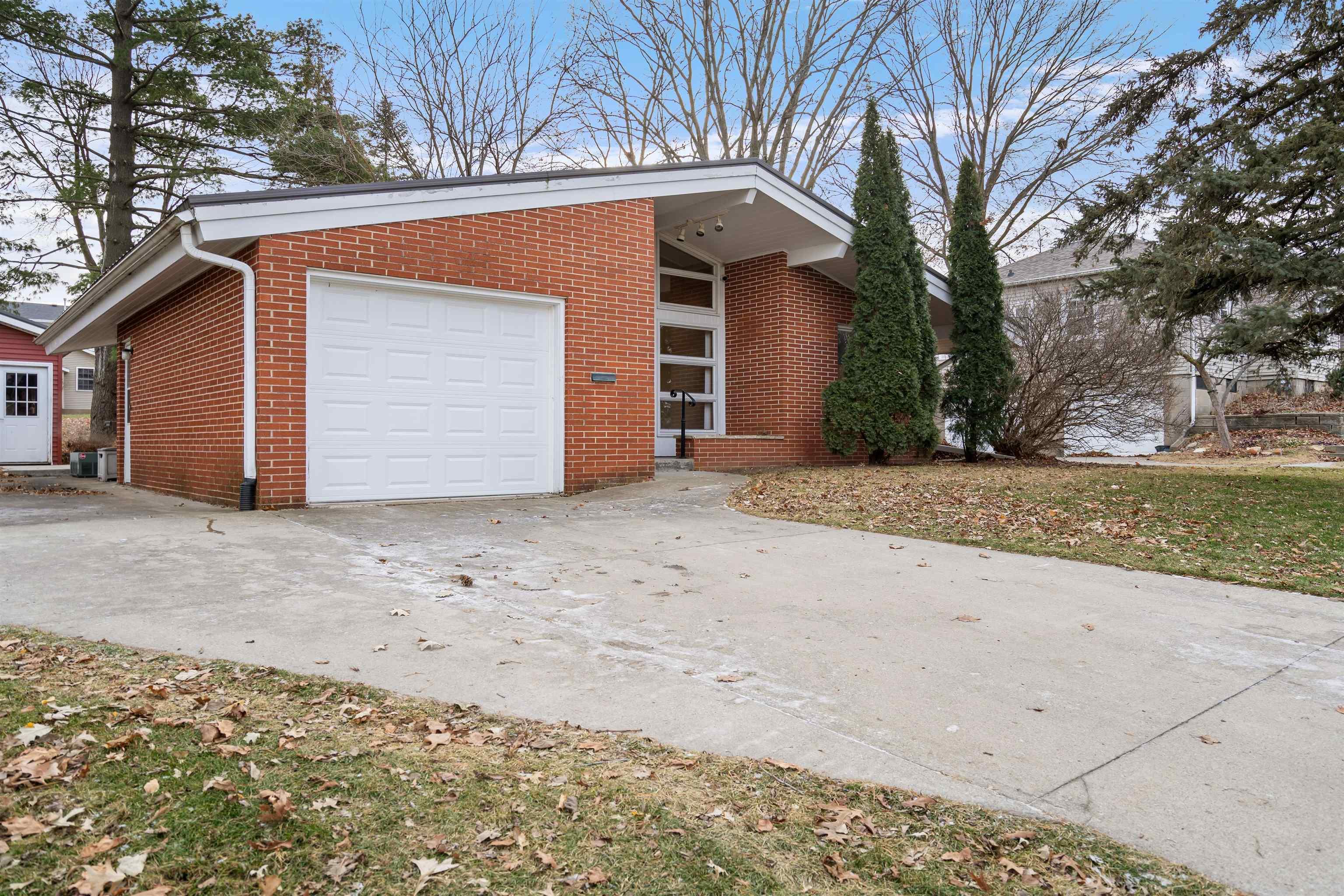 Traer, Iowa 50675, United States, 2 Bedrooms Bedrooms, ,1 BathroomBathrooms,Residential,Pending,20597
