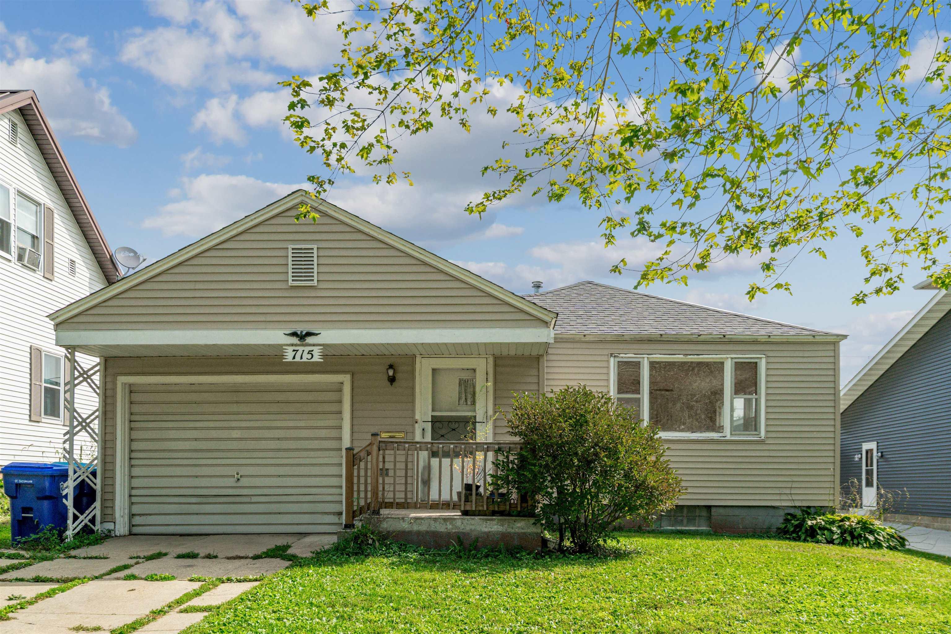 Photo 1 of 16 — 715 NE 1st Avenue, Oelwein, IA 50662