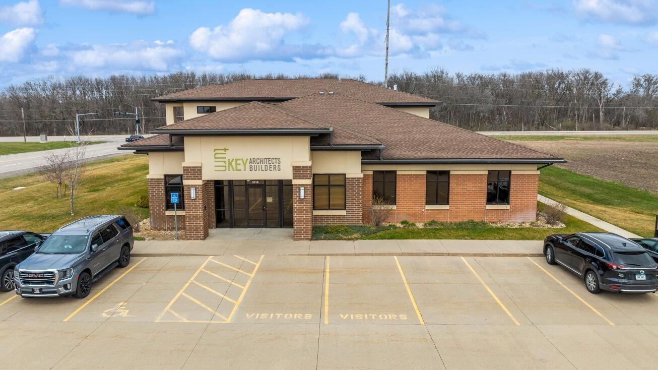 Photo 1 of 29 — 3015 Greyhound Drive, Waterloo, IA 50701