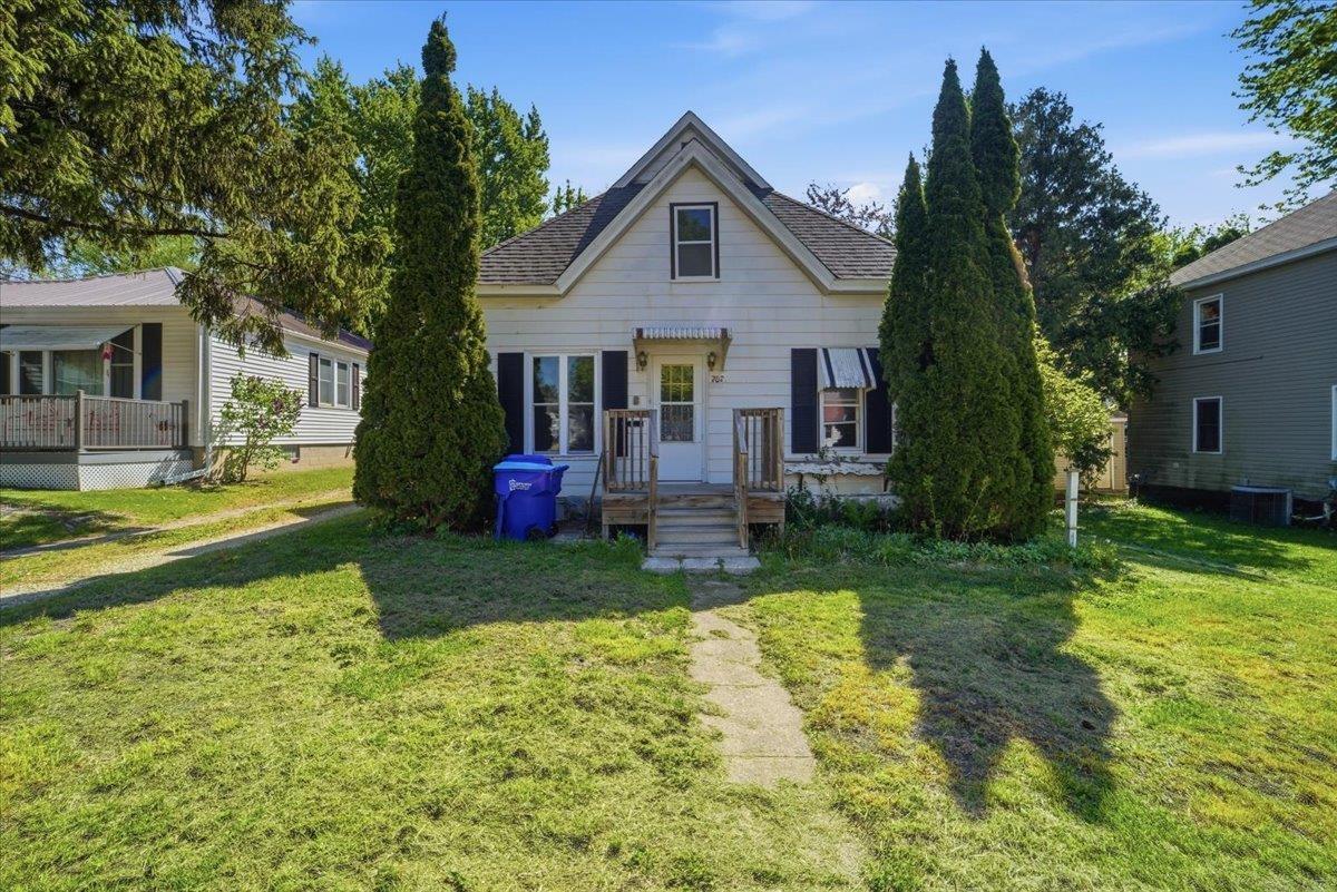 Photo 1 of 19 — 707 N Frederick, Oelwein, IA 50662
