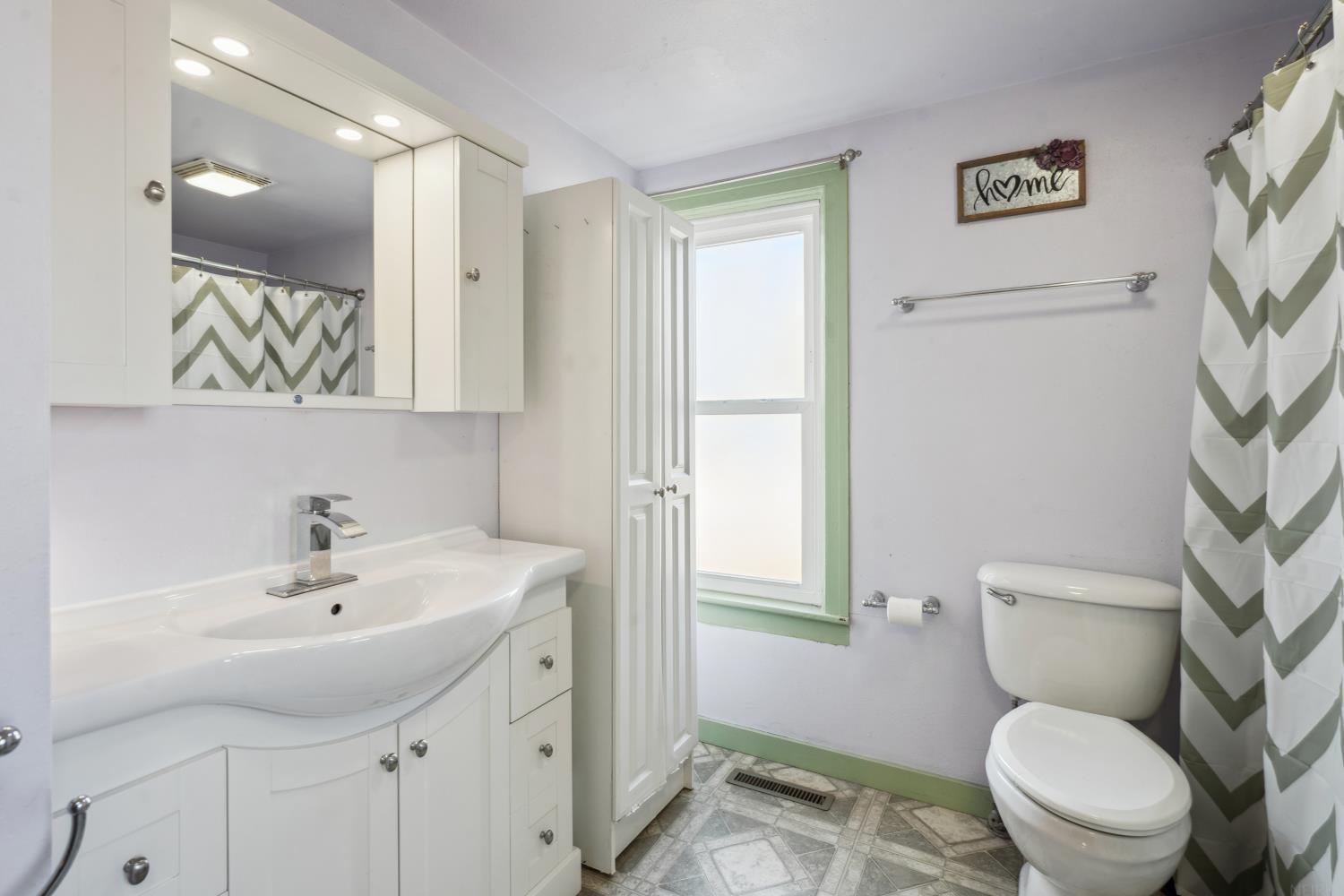 Independence, Iowa 50644, United States, 3 Bedrooms Bedrooms, ,2 BathroomsBathrooms,Residential,Pending,88540