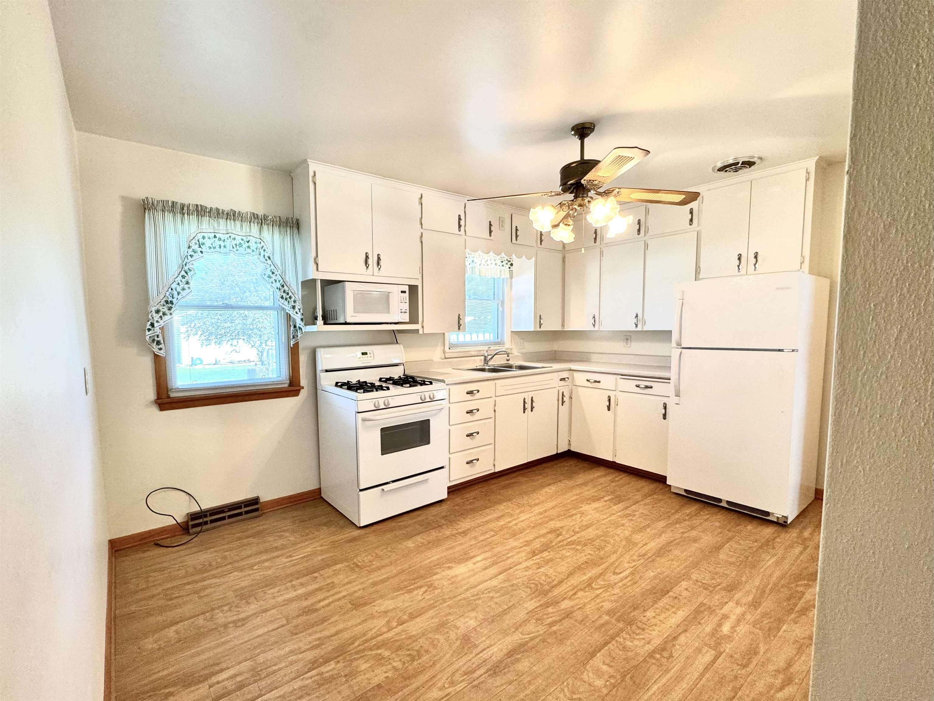 Laporte City, Iowa 50651, United States, 2 Bedrooms Bedrooms, ,2 BathroomsBathrooms,Residential,Active,136249