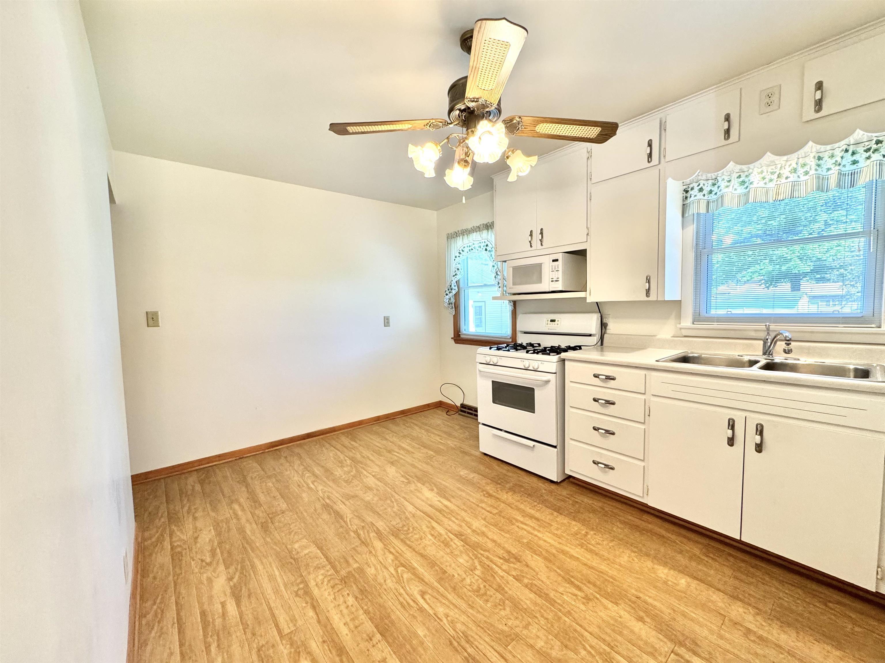 Laporte City, Iowa 50651, United States, 2 Bedrooms Bedrooms, ,2 BathroomsBathrooms,Residential,Active,136249