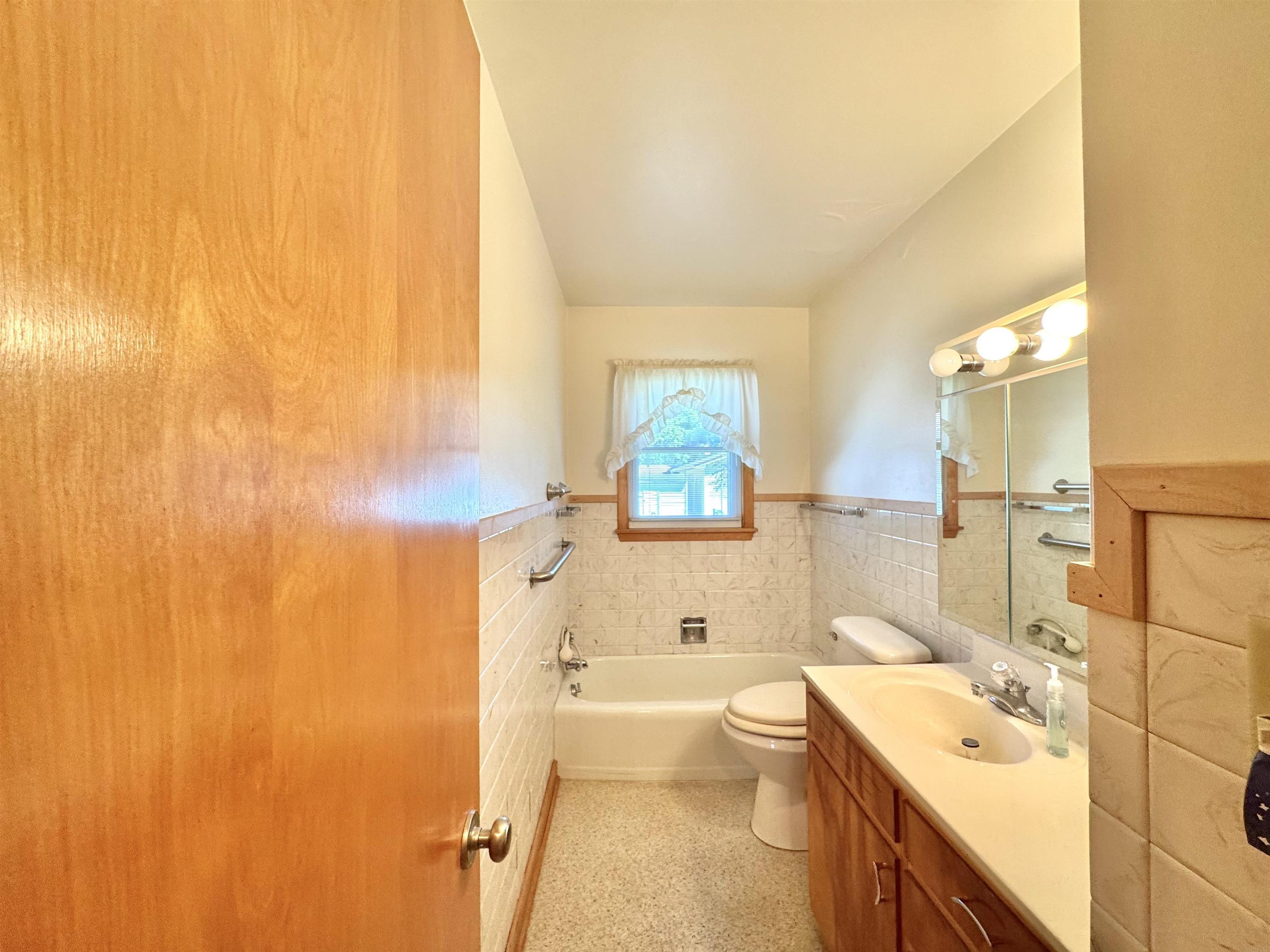 Laporte City, Iowa 50651, United States, 2 Bedrooms Bedrooms, ,2 BathroomsBathrooms,Residential,Active,136249