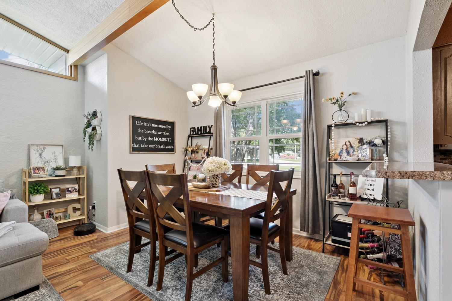 Independence, Iowa 50644, United States, 3 Bedrooms Bedrooms, ,2 BathroomsBathrooms,Residential,Pending,168004