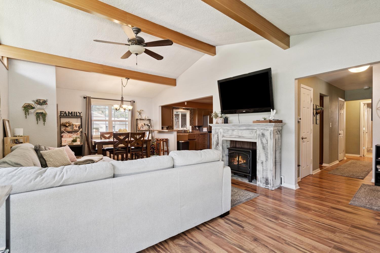 Independence, Iowa 50644, United States, 3 Bedrooms Bedrooms, ,2 BathroomsBathrooms,Residential,Pending,168004