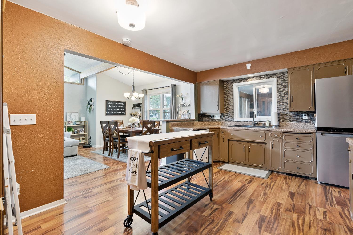 Independence, Iowa 50644, United States, 3 Bedrooms Bedrooms, ,2 BathroomsBathrooms,Residential,Pending,168004