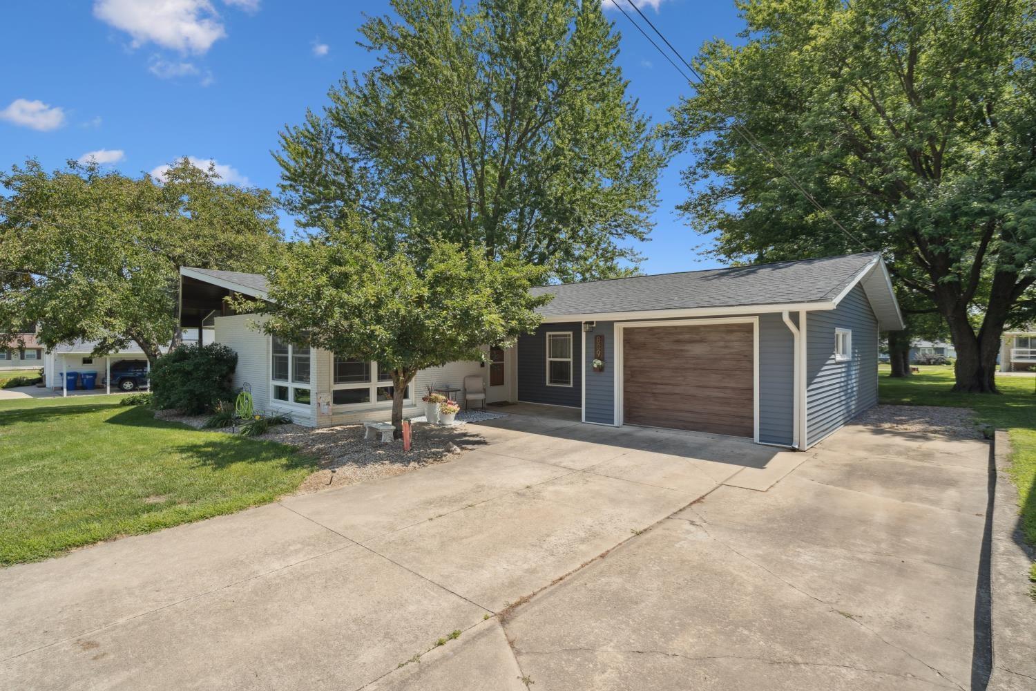 Independence, Iowa 50644, United States, 3 Bedrooms Bedrooms, ,2 BathroomsBathrooms,Residential,Pending,168004