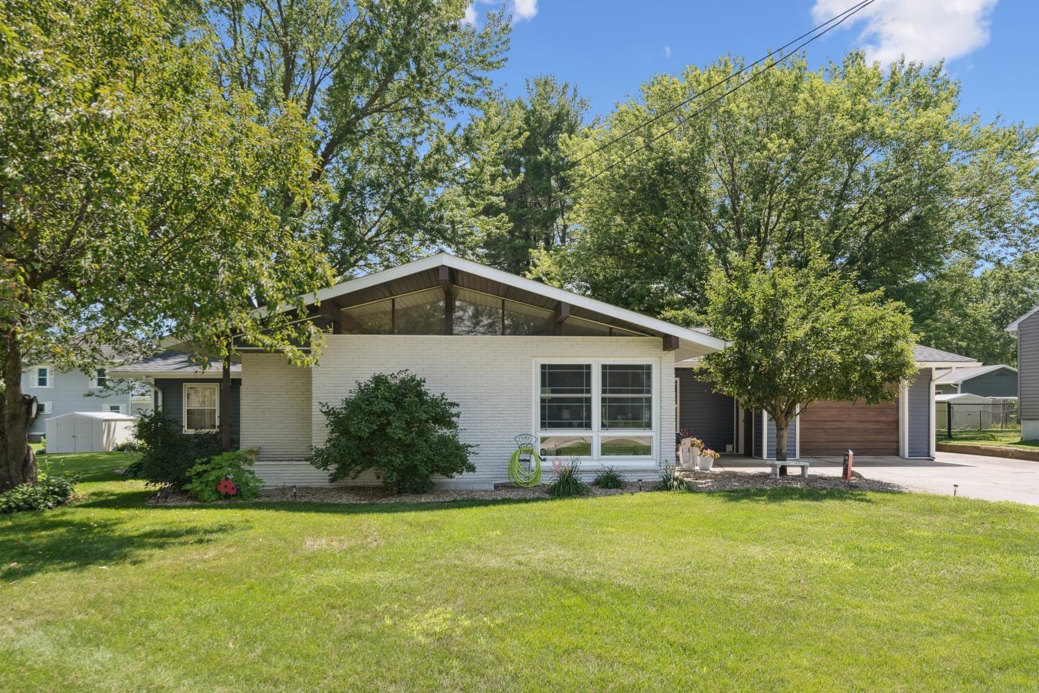 Independence, Iowa 50644, United States, 3 Bedrooms Bedrooms, ,2 BathroomsBathrooms,Residential,Pending,168004