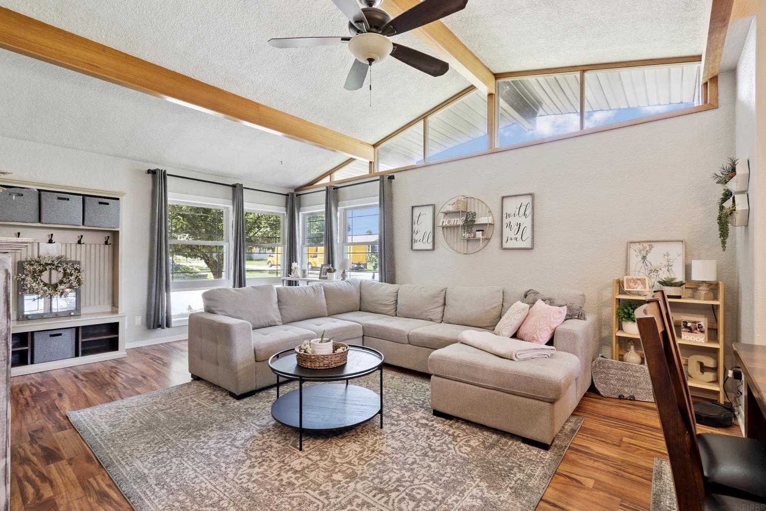 Independence, Iowa 50644, United States, 3 Bedrooms Bedrooms, ,2 BathroomsBathrooms,Residential,Pending,168004