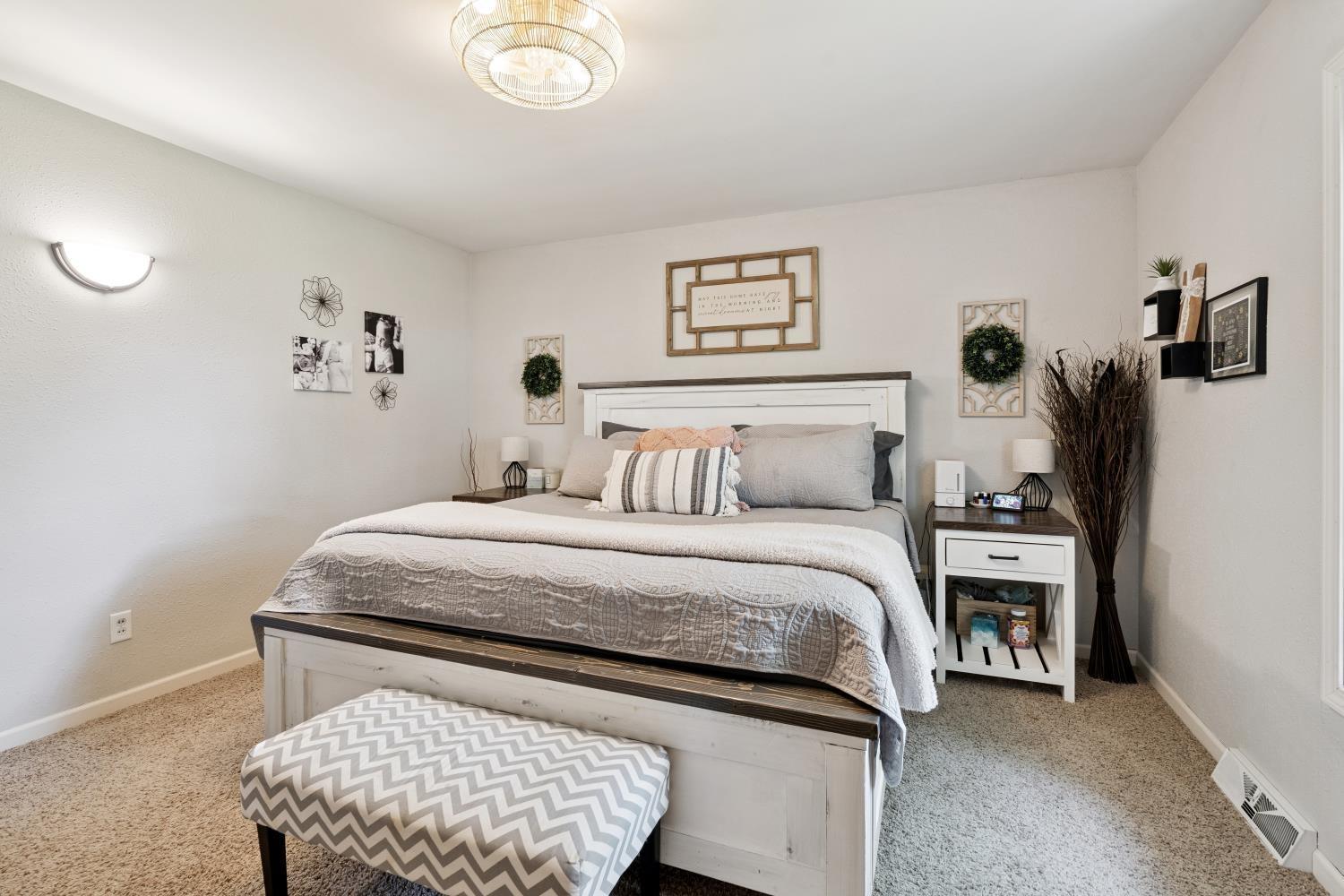 Independence, Iowa 50644, United States, 3 Bedrooms Bedrooms, ,2 BathroomsBathrooms,Residential,Pending,168004