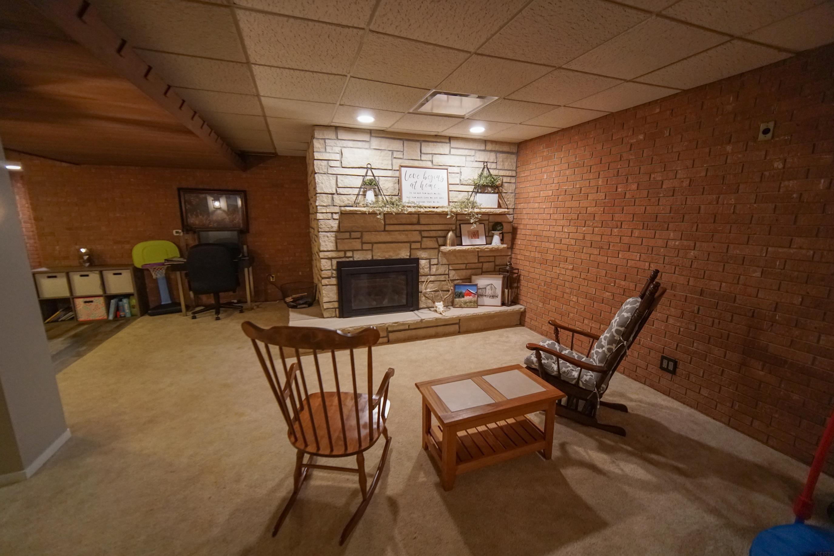 Strawberry Point, Iowa 52076, United States, 4 Bedrooms Bedrooms, ,4 BathroomsBathrooms,Residential,Pending,86019