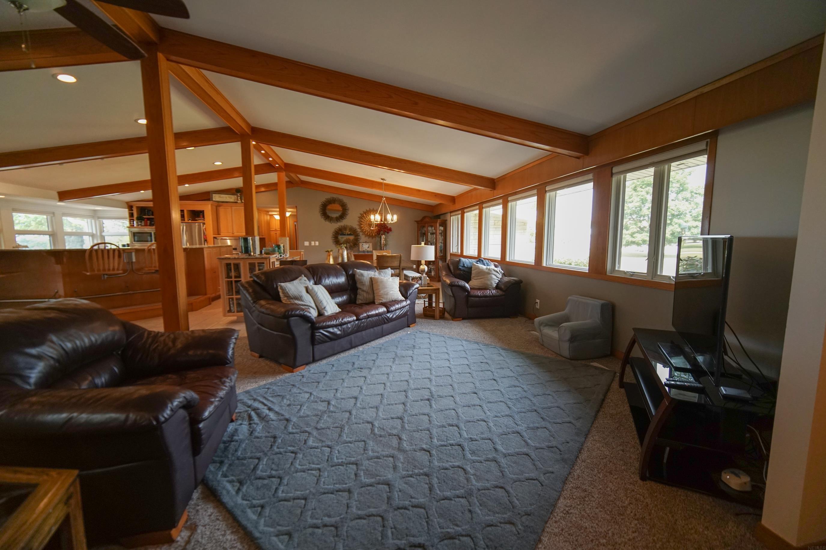 Strawberry Point, Iowa 52076, United States, 4 Bedrooms Bedrooms, ,4 BathroomsBathrooms,Residential,Pending,86019