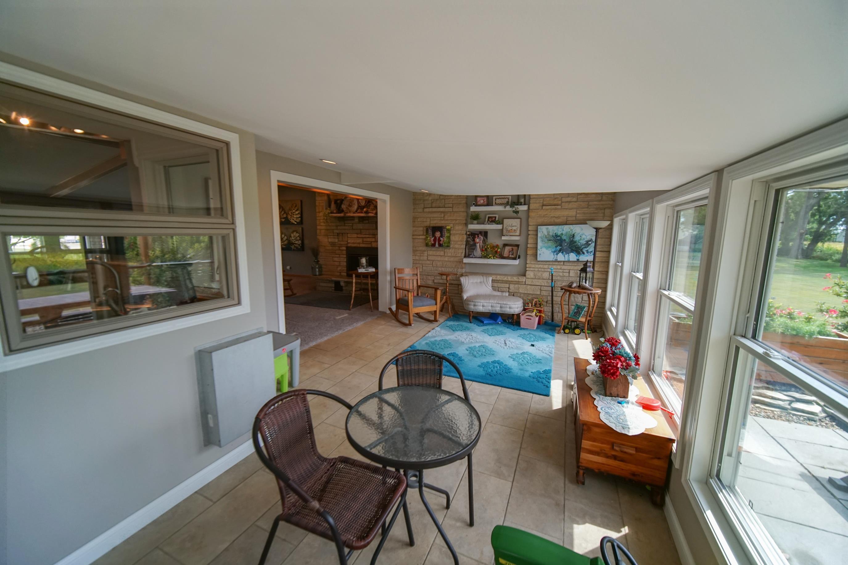 Strawberry Point, Iowa 52076, United States, 4 Bedrooms Bedrooms, ,4 BathroomsBathrooms,Residential,Pending,86019