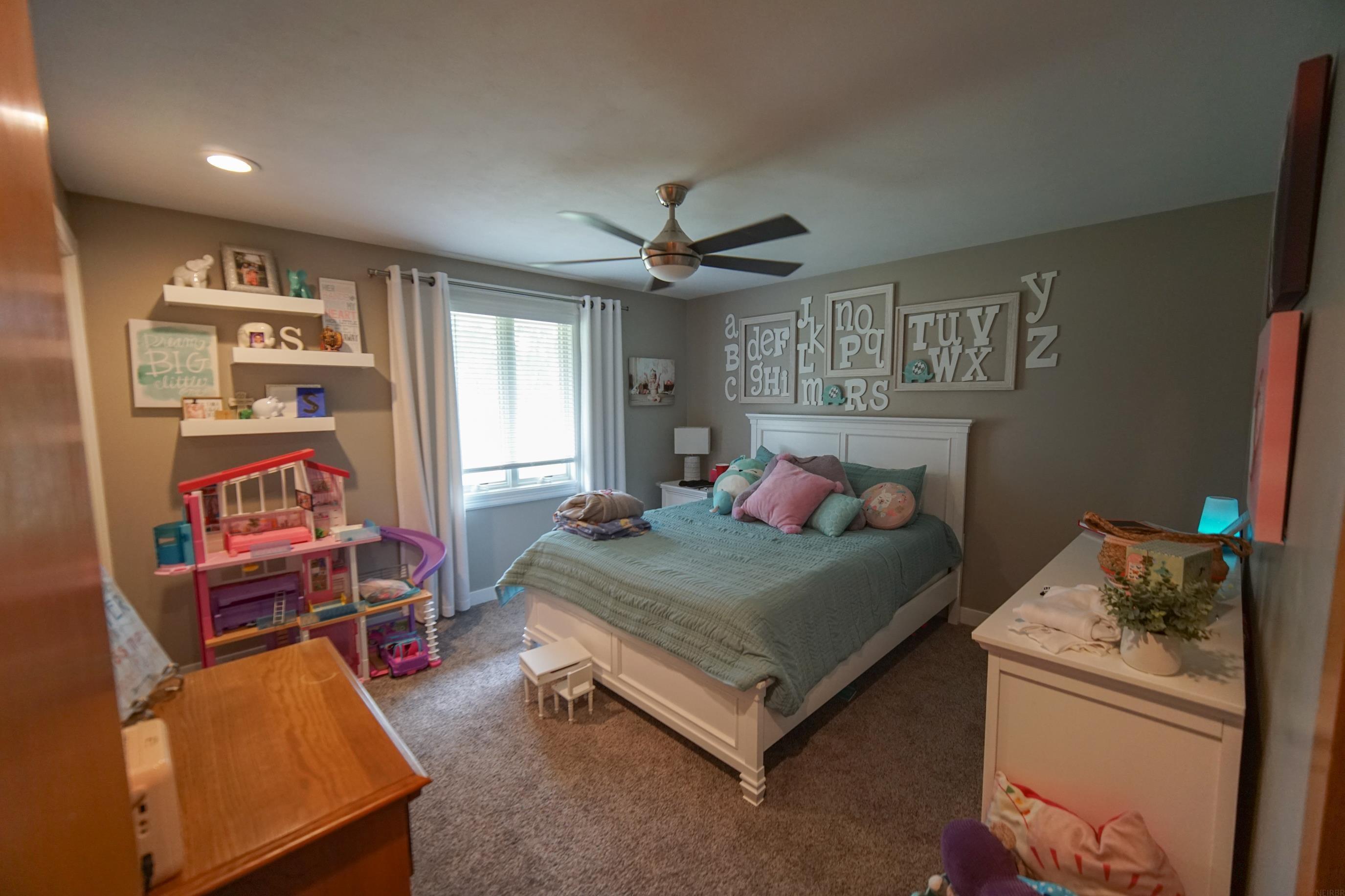 Strawberry Point, Iowa 52076, United States, 4 Bedrooms Bedrooms, ,4 BathroomsBathrooms,Residential,Pending,86019