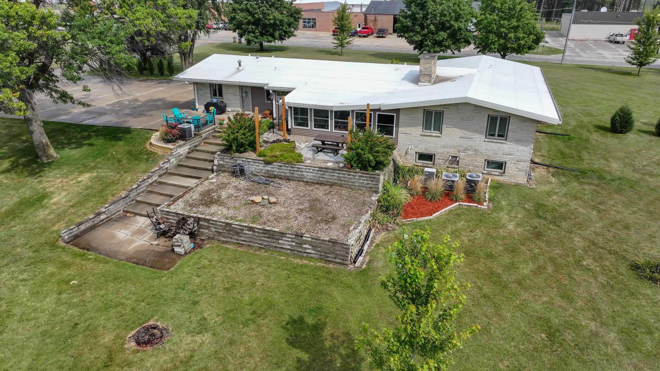 Strawberry Point, Iowa 52076, United States, 4 Bedrooms Bedrooms, ,4 BathroomsBathrooms,Residential,Pending,86019