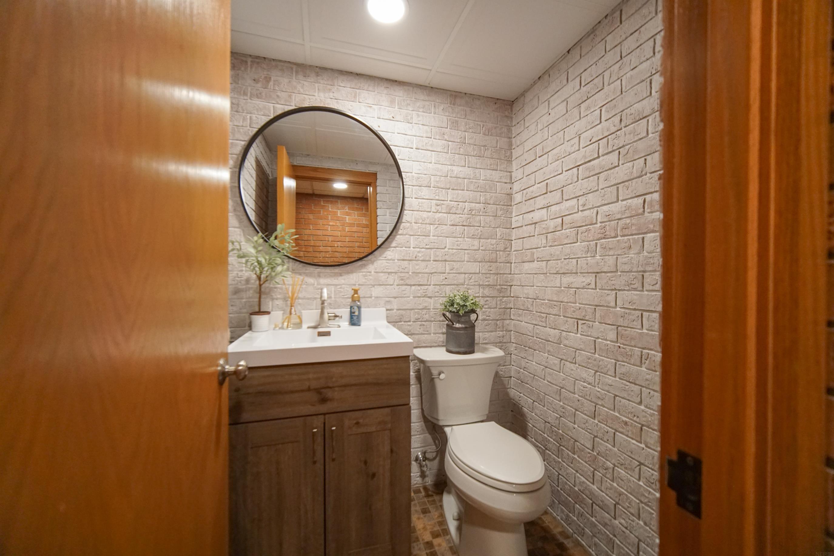 Strawberry Point, Iowa 52076, United States, 4 Bedrooms Bedrooms, ,4 BathroomsBathrooms,Residential,Pending,86019