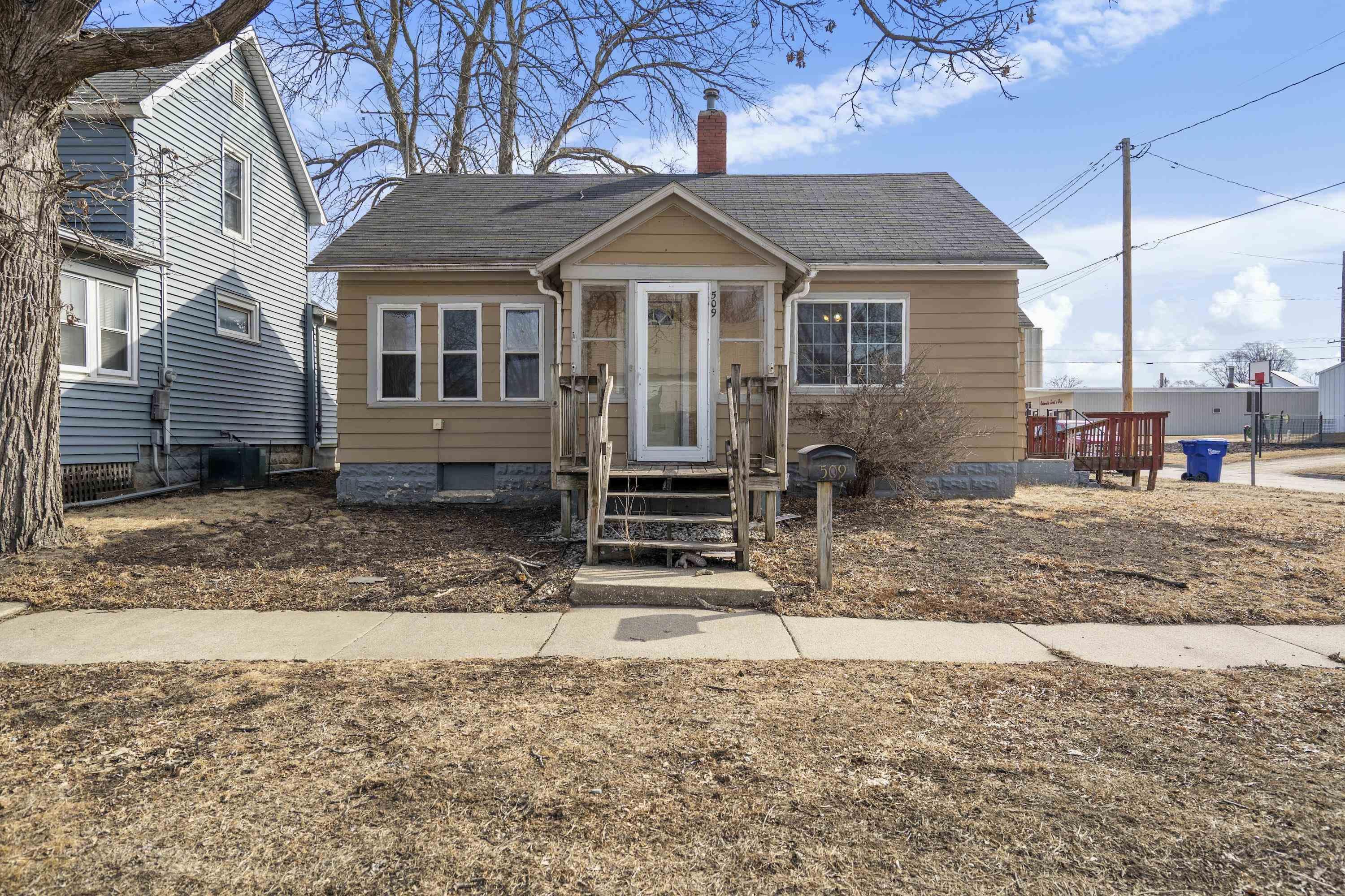 Oelwein, Iowa 50662, United States, 2 Bedrooms Bedrooms, ,1 BathroomBathrooms,Residential,Pending,83438