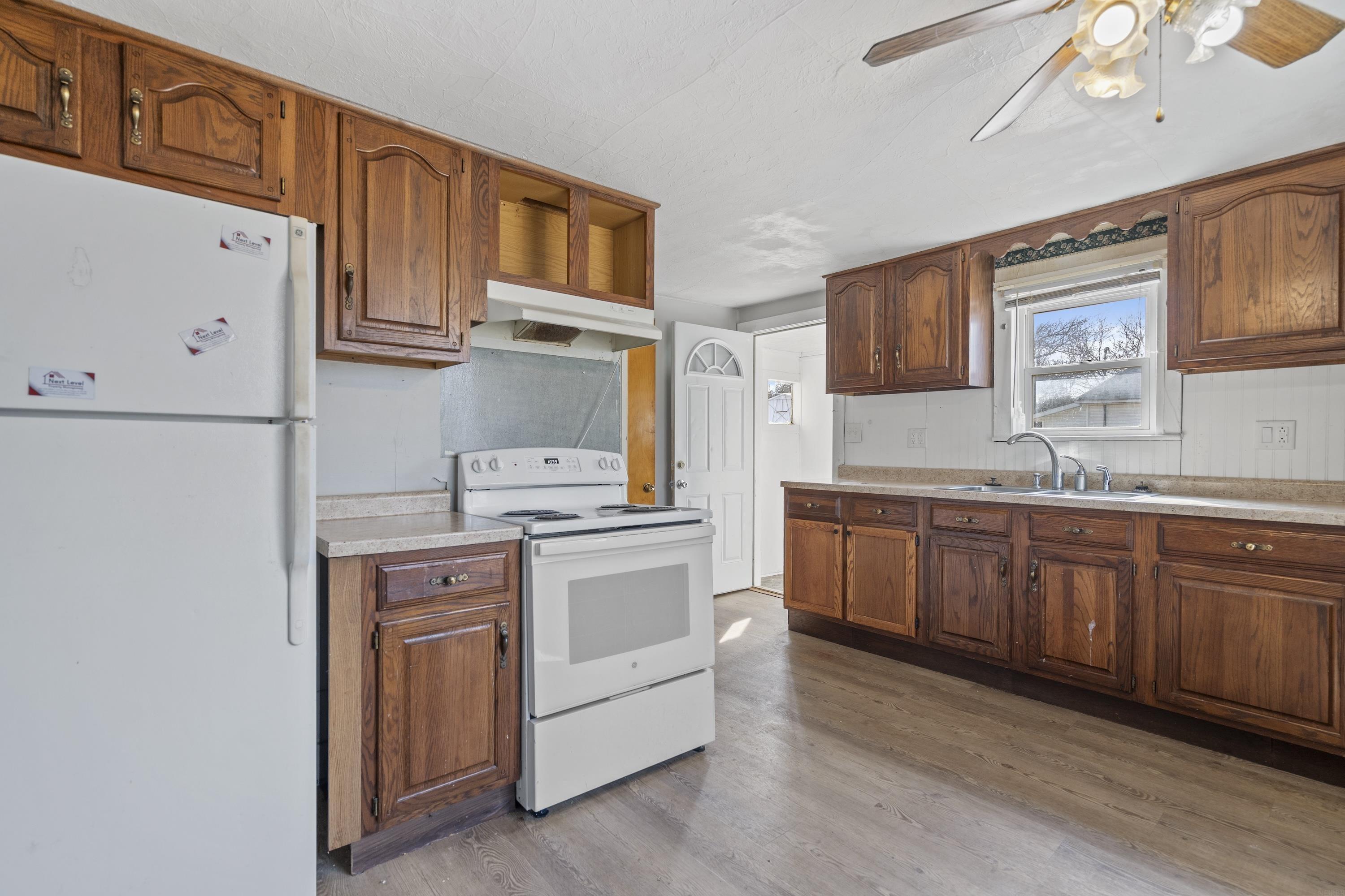 Oelwein, Iowa 50662, United States, 2 Bedrooms Bedrooms, ,1 BathroomBathrooms,Residential,Pending,83438