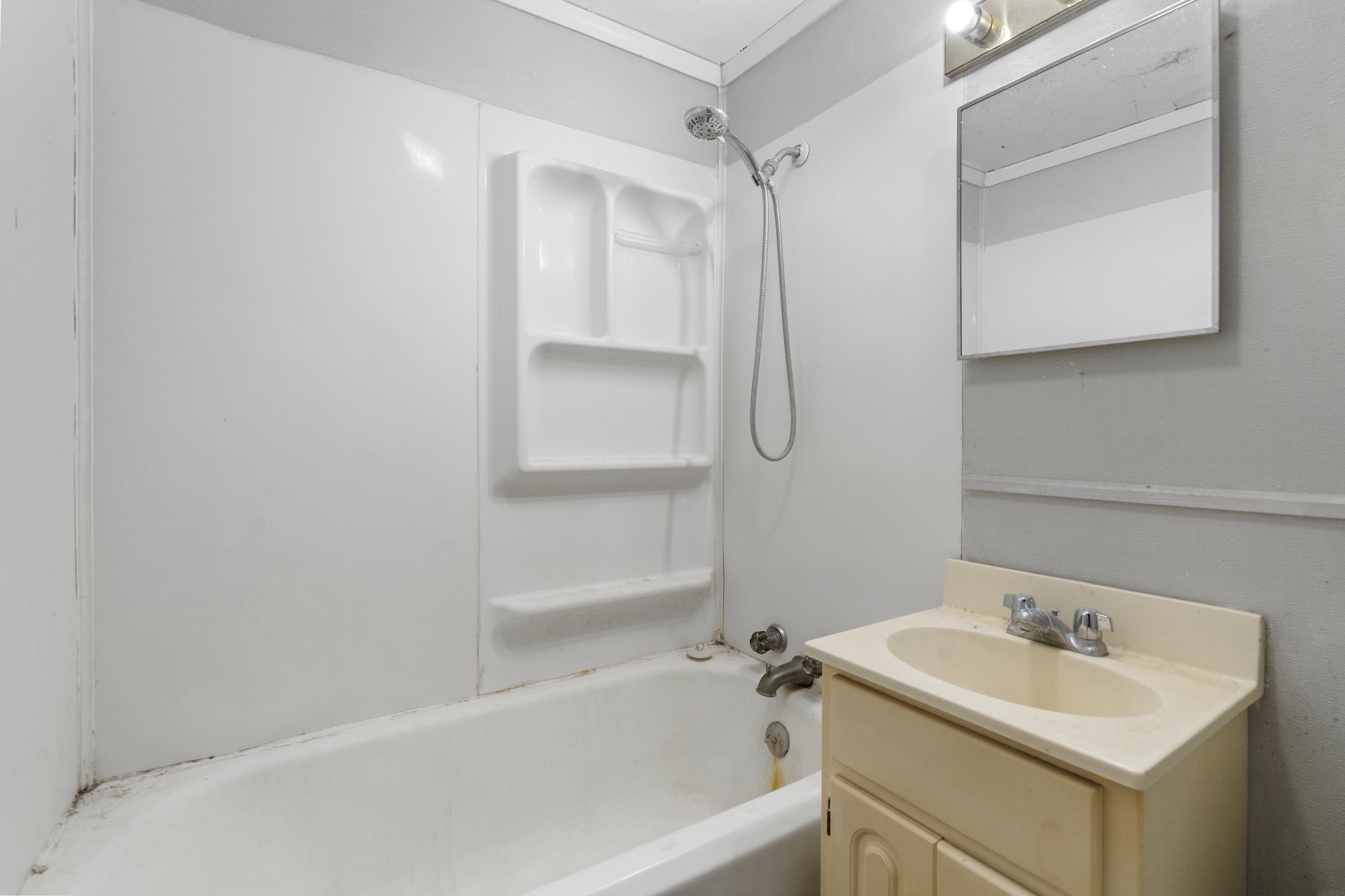Oelwein, Iowa 50662, United States, 2 Bedrooms Bedrooms, ,1 BathroomBathrooms,Residential,Pending,83438