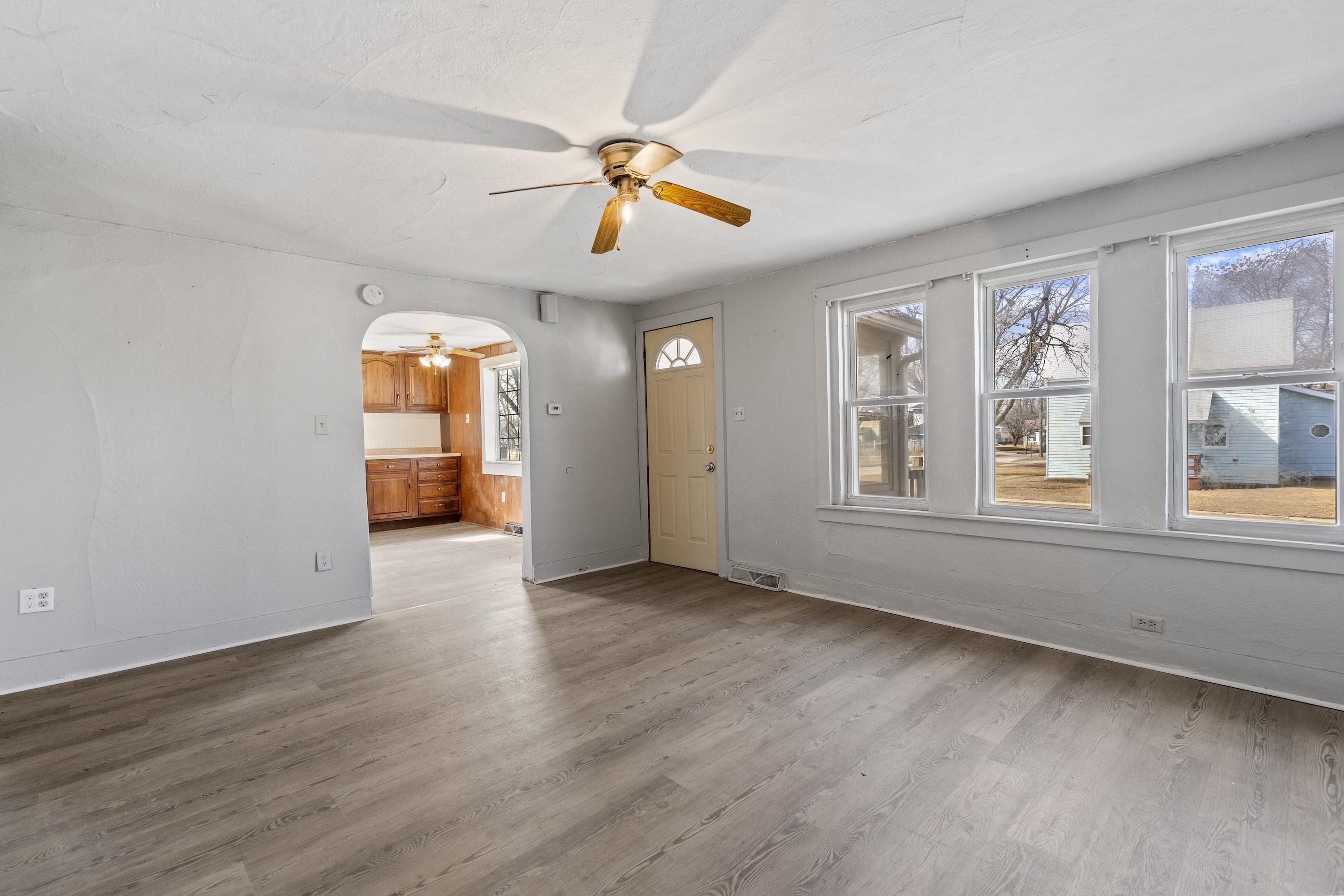 Oelwein, Iowa 50662, United States, 2 Bedrooms Bedrooms, ,1 BathroomBathrooms,Residential,Pending,83438