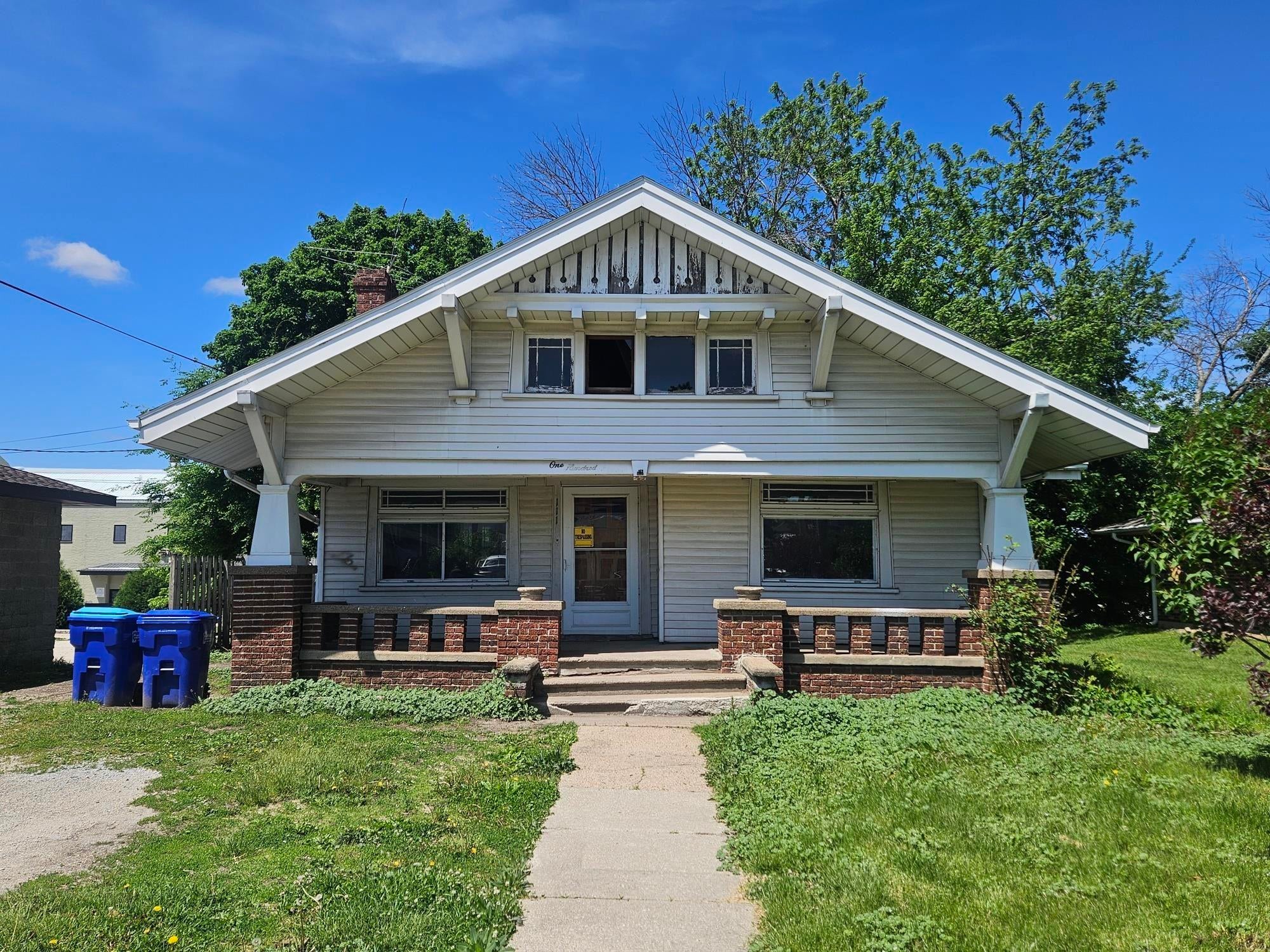Photo 1 of 32 — 111 5th Ave NE, Independence, IA 50644