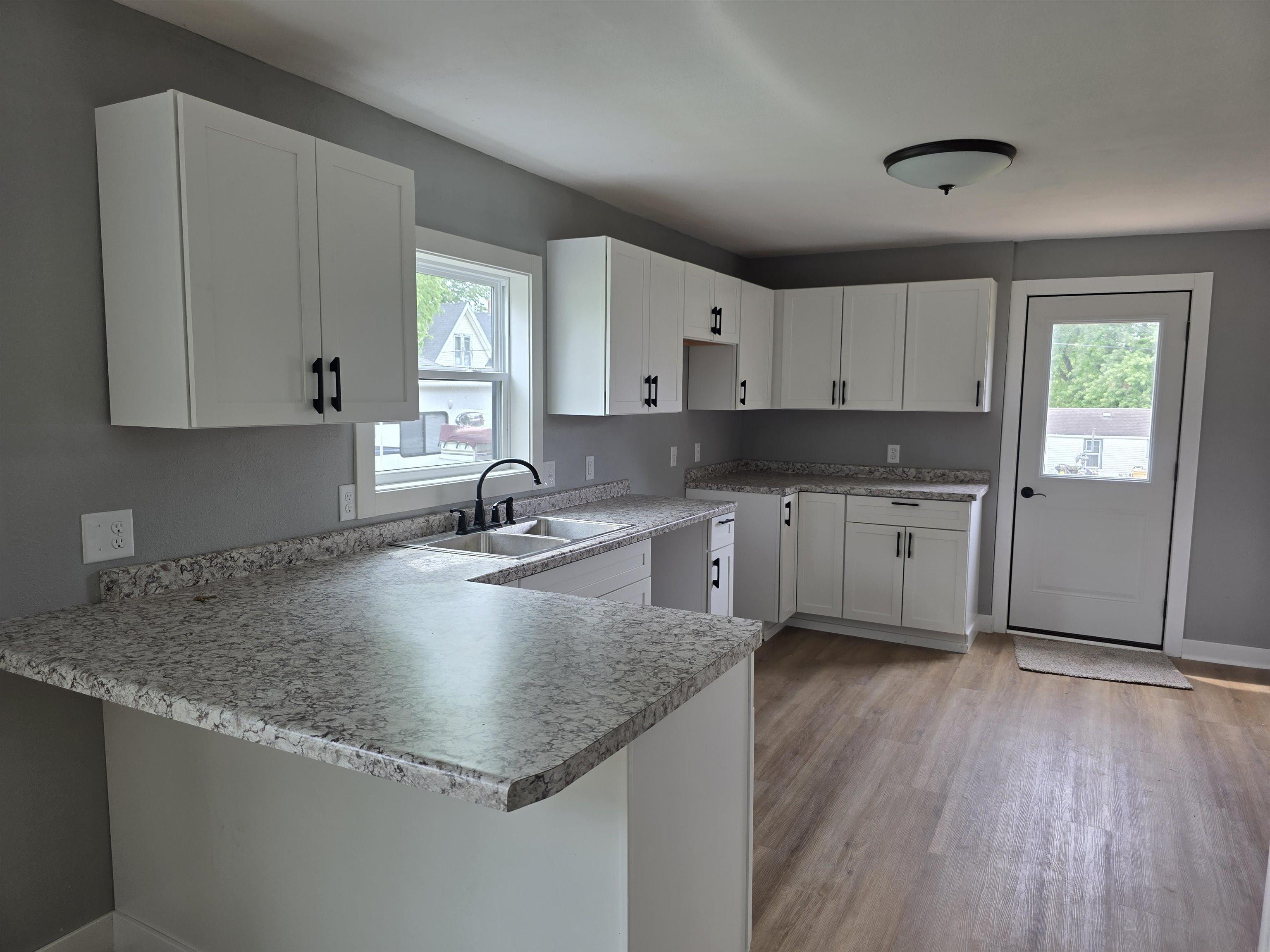 608 W Delaware Street - Photo 4