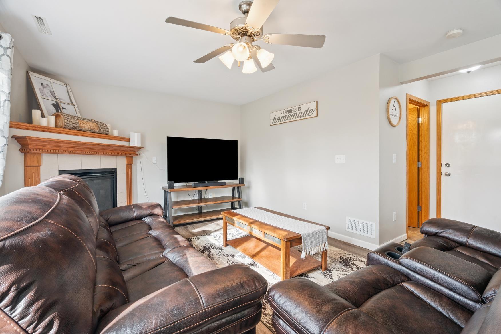 Marion, Iowa 52302, United States, 3 Bedrooms Bedrooms, ,2 BathroomsBathrooms,Residential,Active,240696