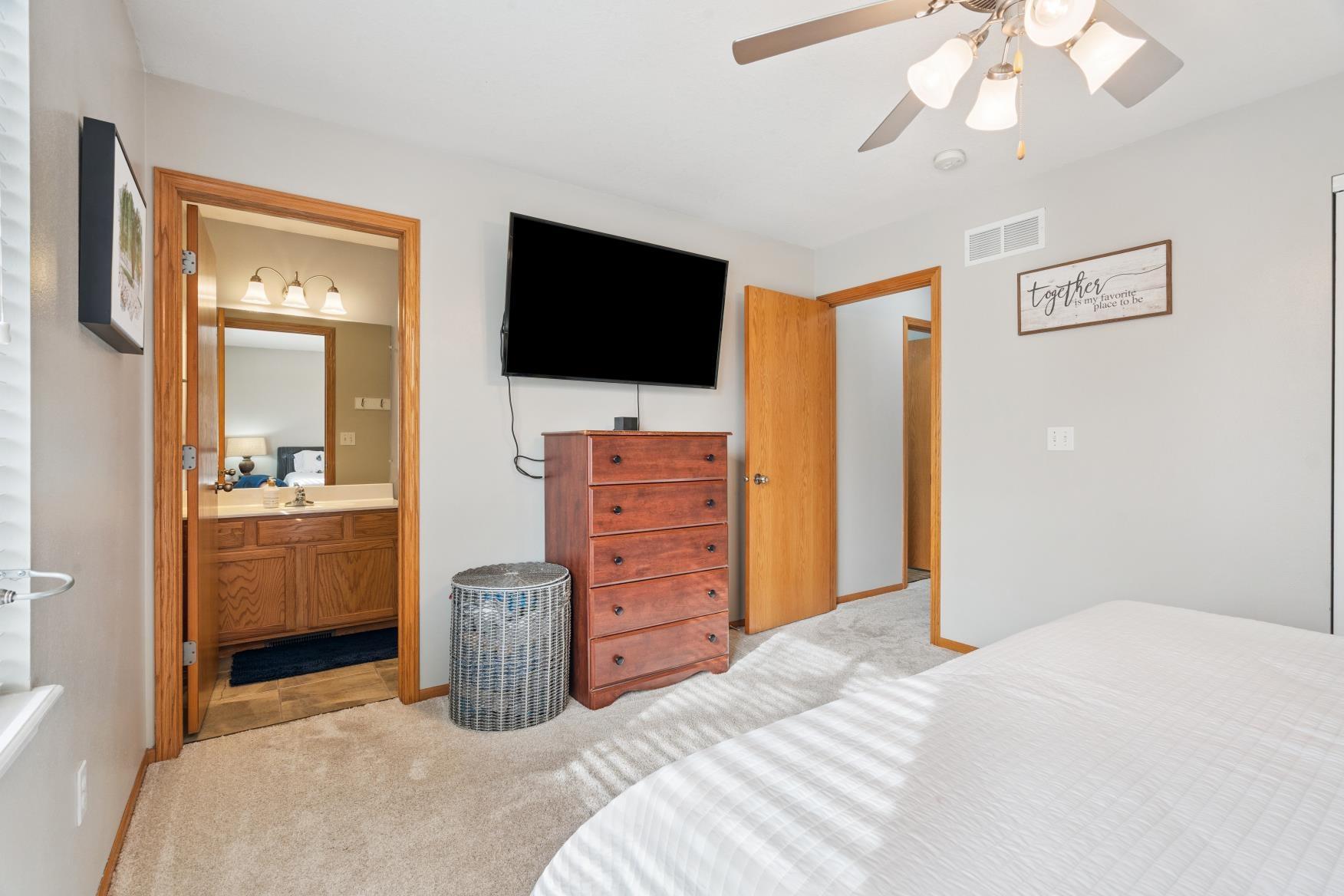 Marion, Iowa 52302, United States, 3 Bedrooms Bedrooms, ,2 BathroomsBathrooms,Residential,Active,240696