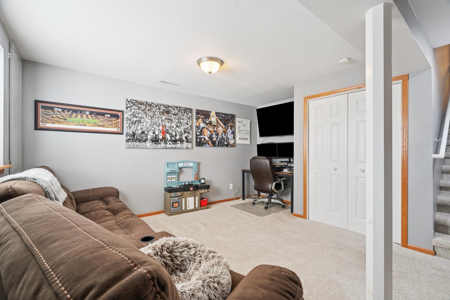 Marion, Iowa 52302, United States, 3 Bedrooms Bedrooms, ,2 BathroomsBathrooms,Residential,Active,240696