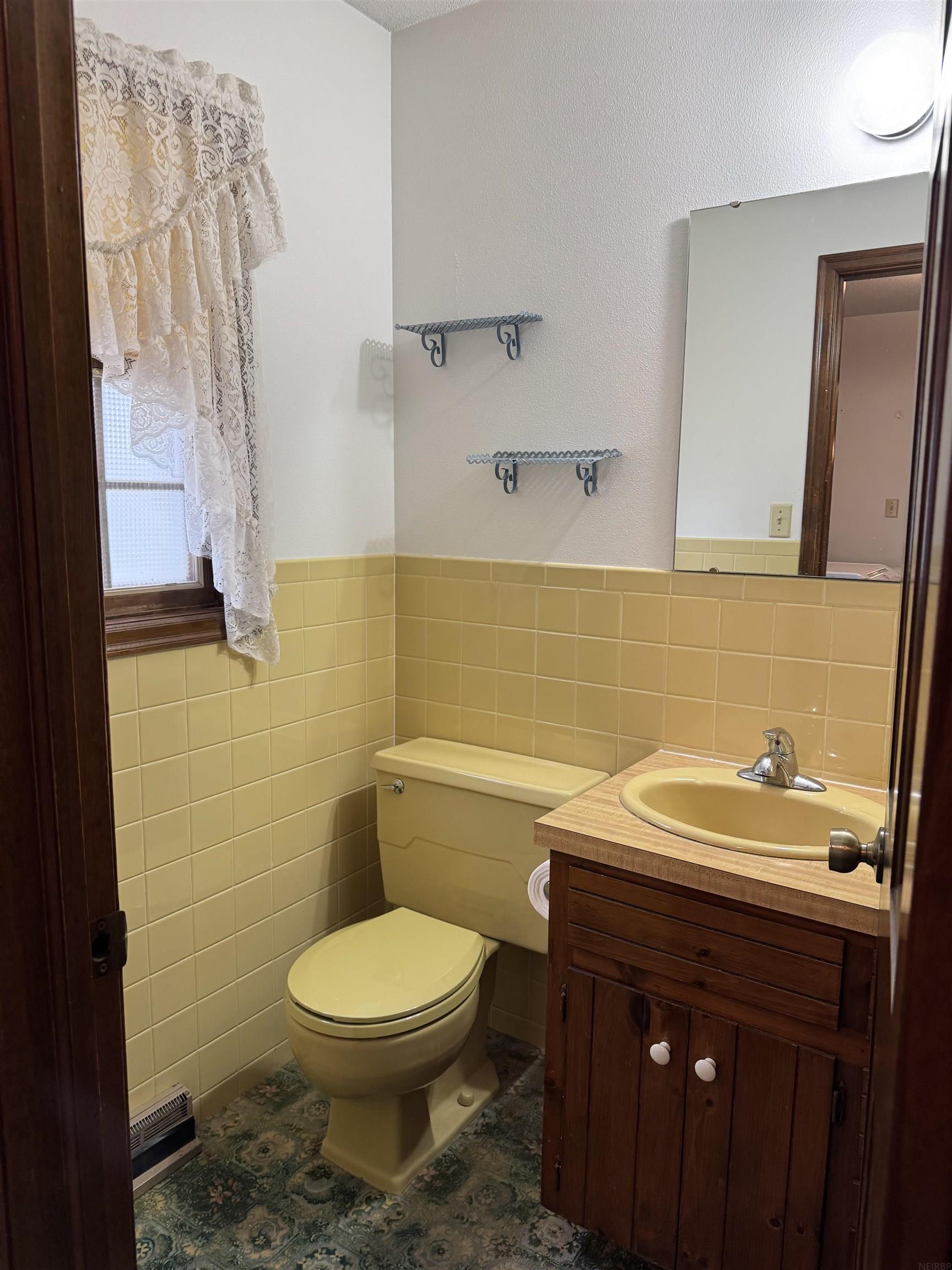 Laporte City, Iowa 50651, United States, 4 Bedrooms Bedrooms, ,3 BathroomsBathrooms,Residential,Active,234286