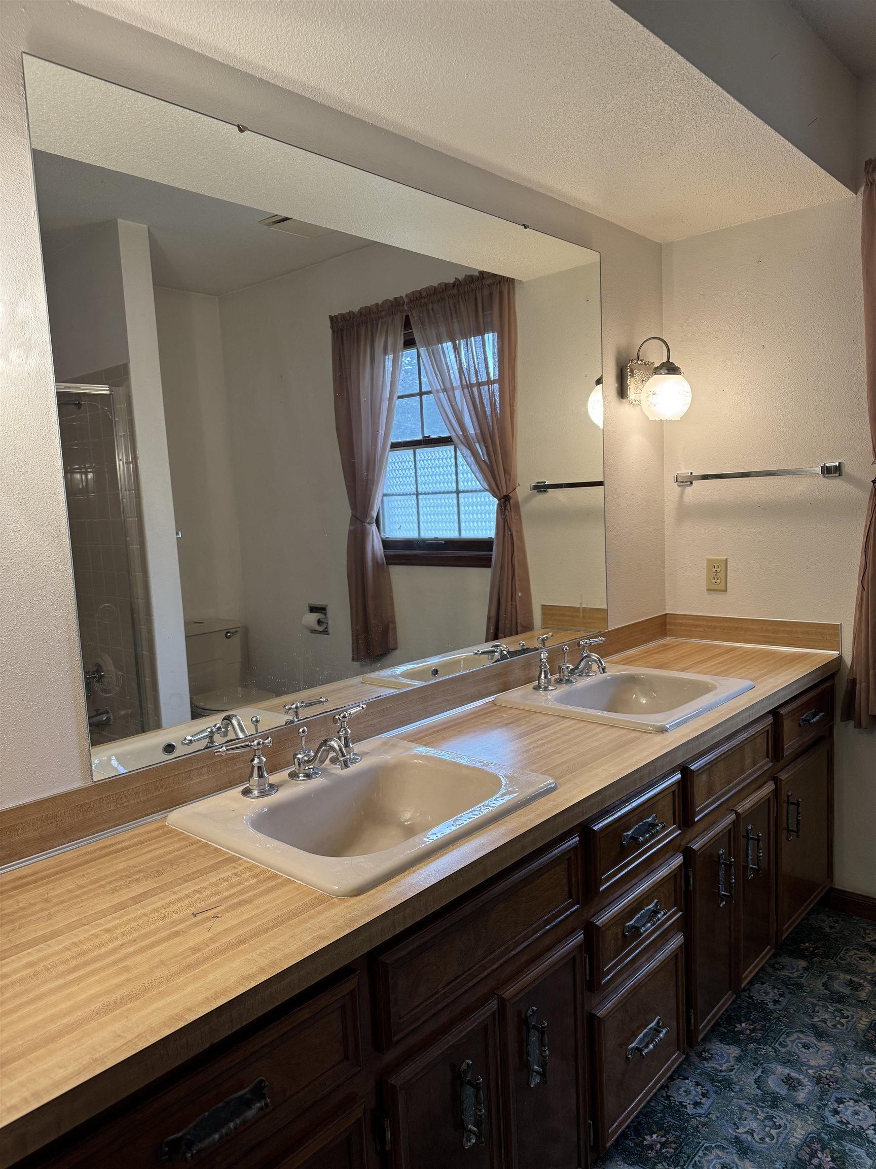 Laporte City, Iowa 50651, United States, 4 Bedrooms Bedrooms, ,3 BathroomsBathrooms,Residential,Active,234286