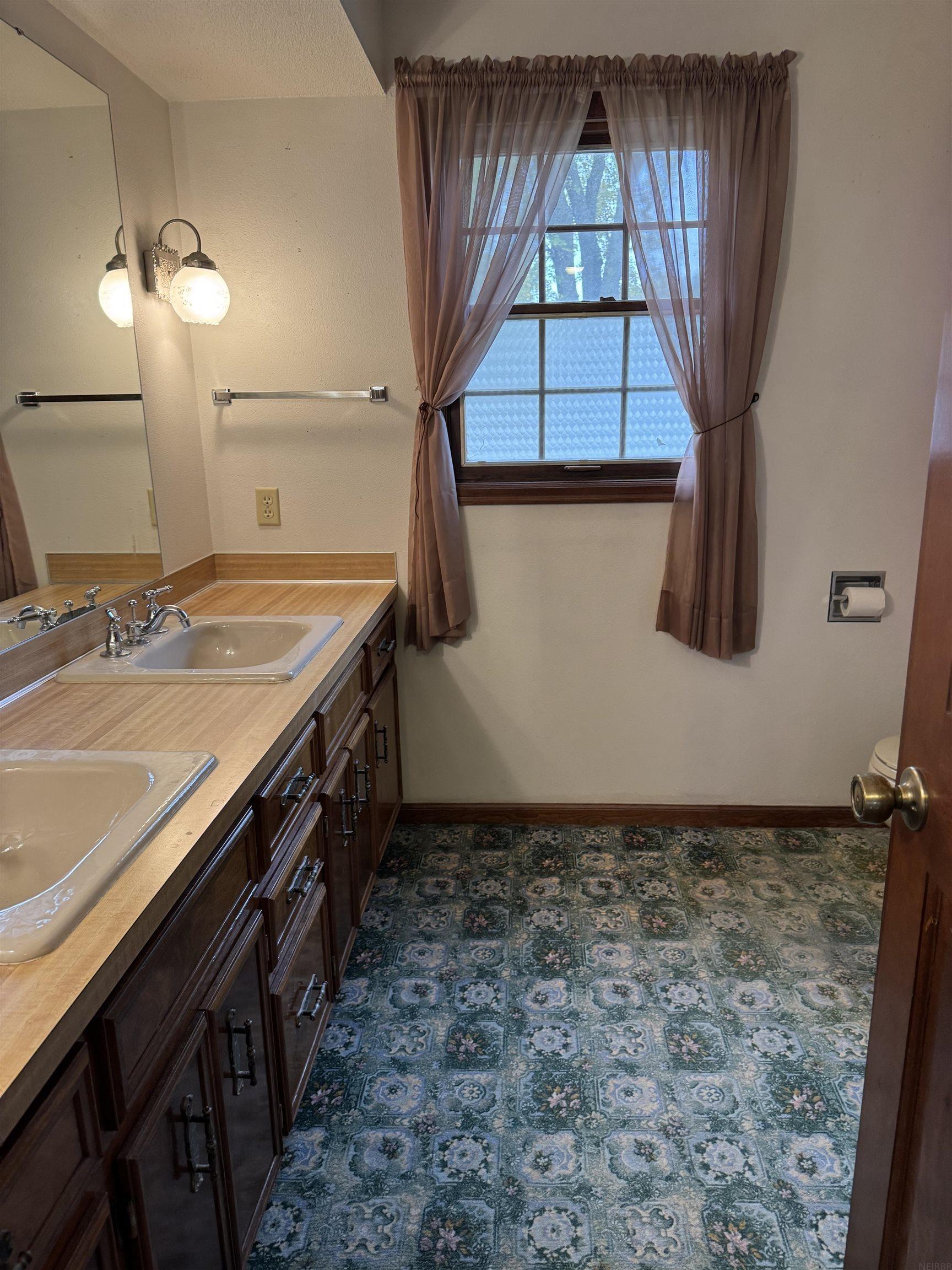 Laporte City, Iowa 50651, United States, 4 Bedrooms Bedrooms, ,3 BathroomsBathrooms,Residential,Active,234286