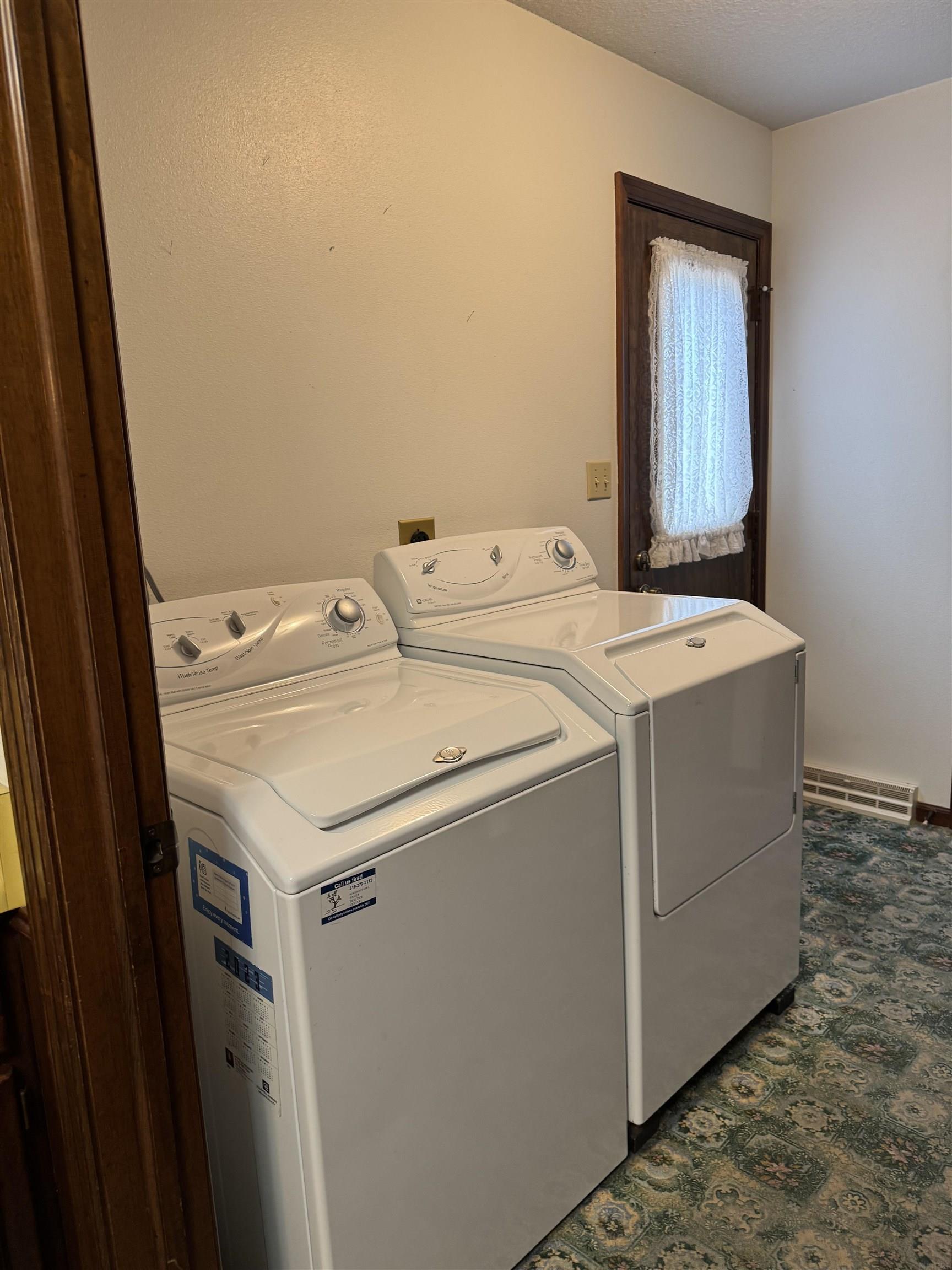 Laporte City, Iowa 50651, United States, 4 Bedrooms Bedrooms, ,3 BathroomsBathrooms,Residential,Active,234286