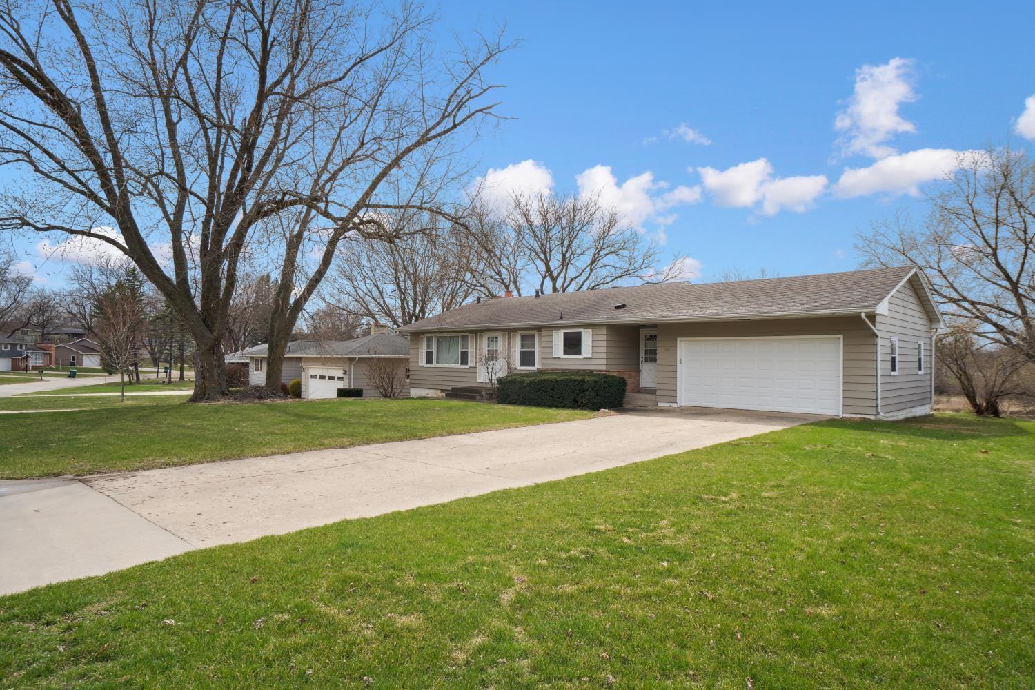 Independence, Iowa 50644, United States, 3 Bedrooms Bedrooms, ,2 BathroomsBathrooms,Residential,Pending,107705