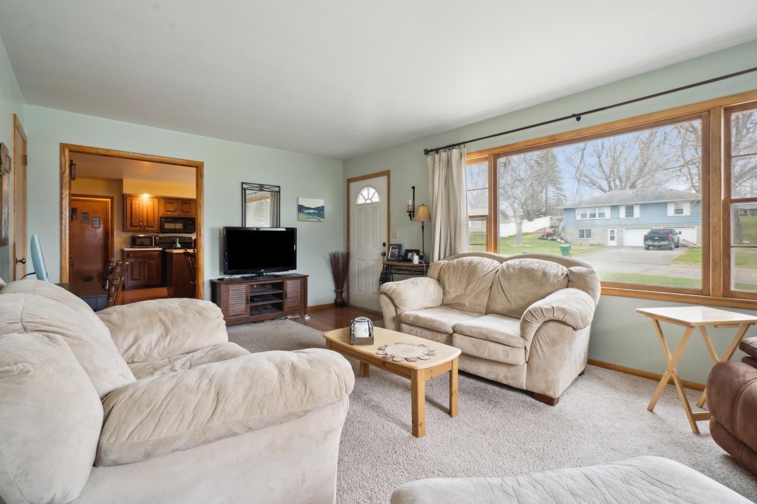 Independence, Iowa 50644, United States, 3 Bedrooms Bedrooms, ,2 BathroomsBathrooms,Residential,Pending,107705