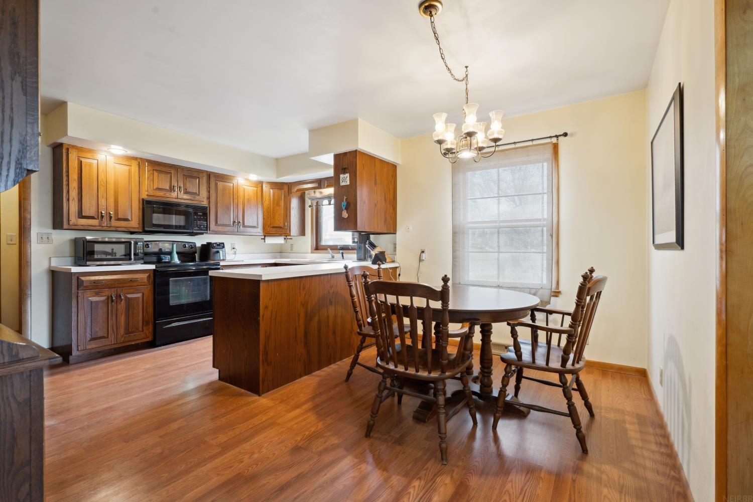 Independence, Iowa 50644, United States, 3 Bedrooms Bedrooms, ,2 BathroomsBathrooms,Residential,Pending,107705