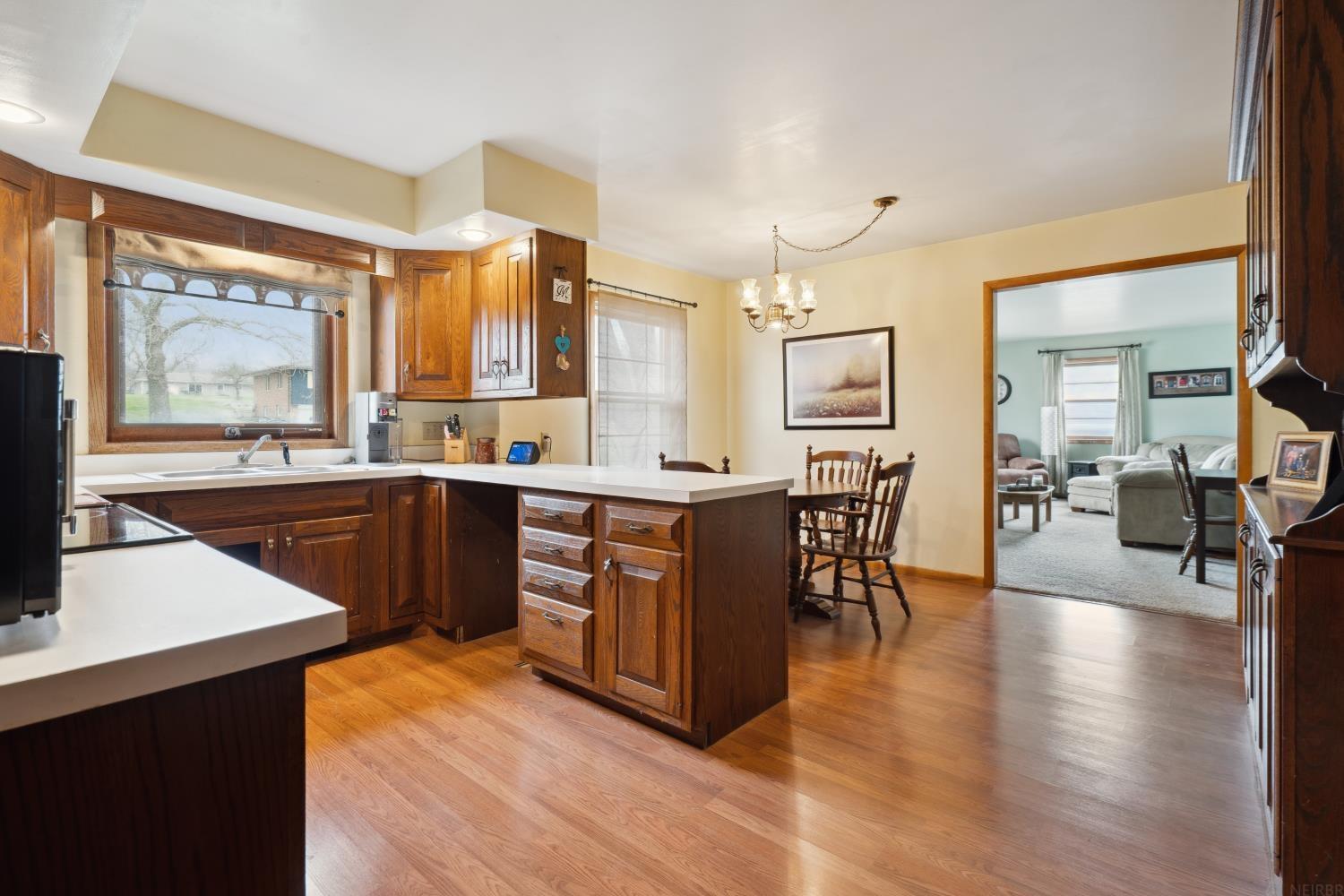 Independence, Iowa 50644, United States, 3 Bedrooms Bedrooms, ,2 BathroomsBathrooms,Residential,Pending,107705