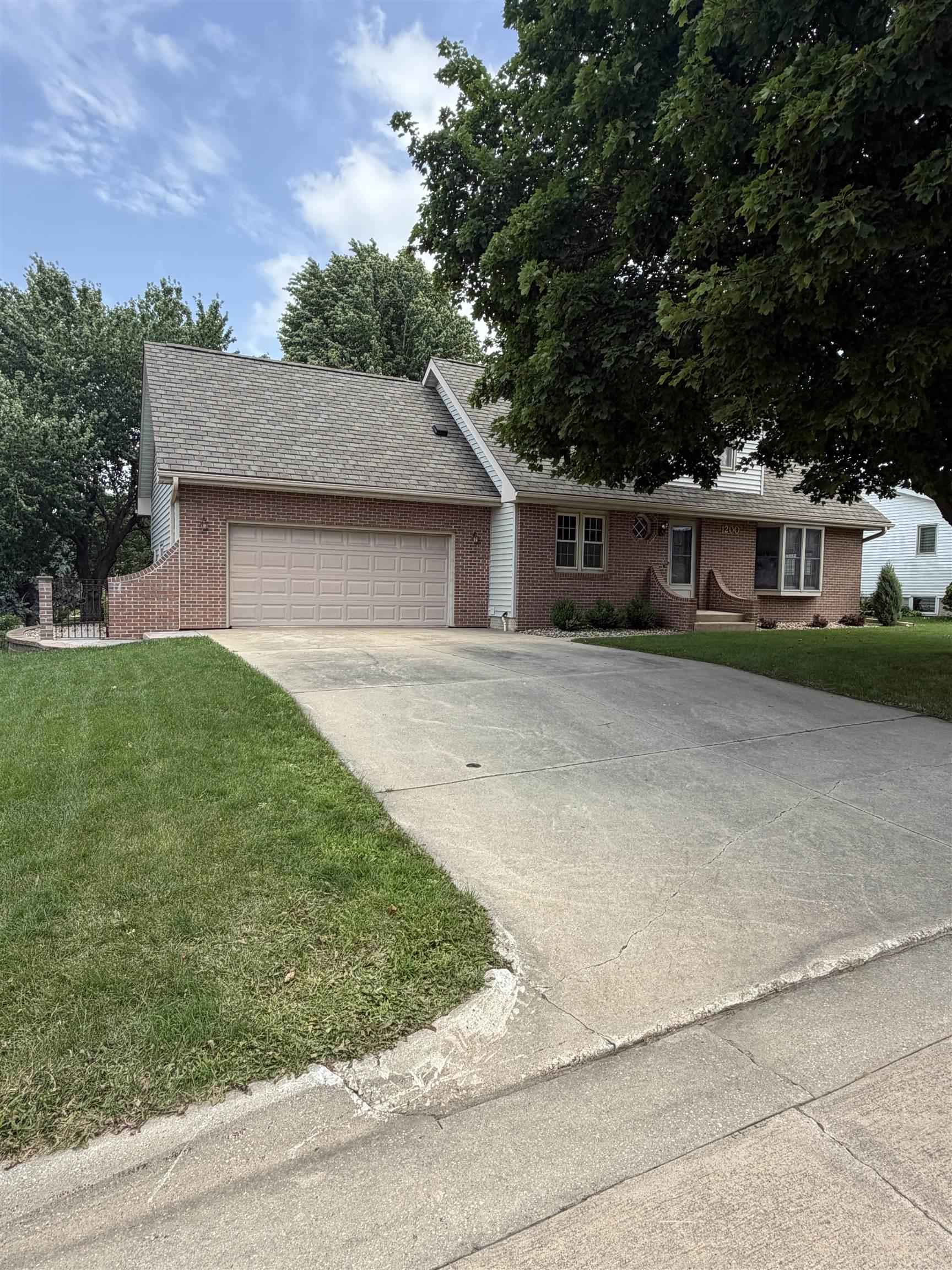 Photo 1 of 21 — 1200 NE 5th Street, Independence, IA 50644