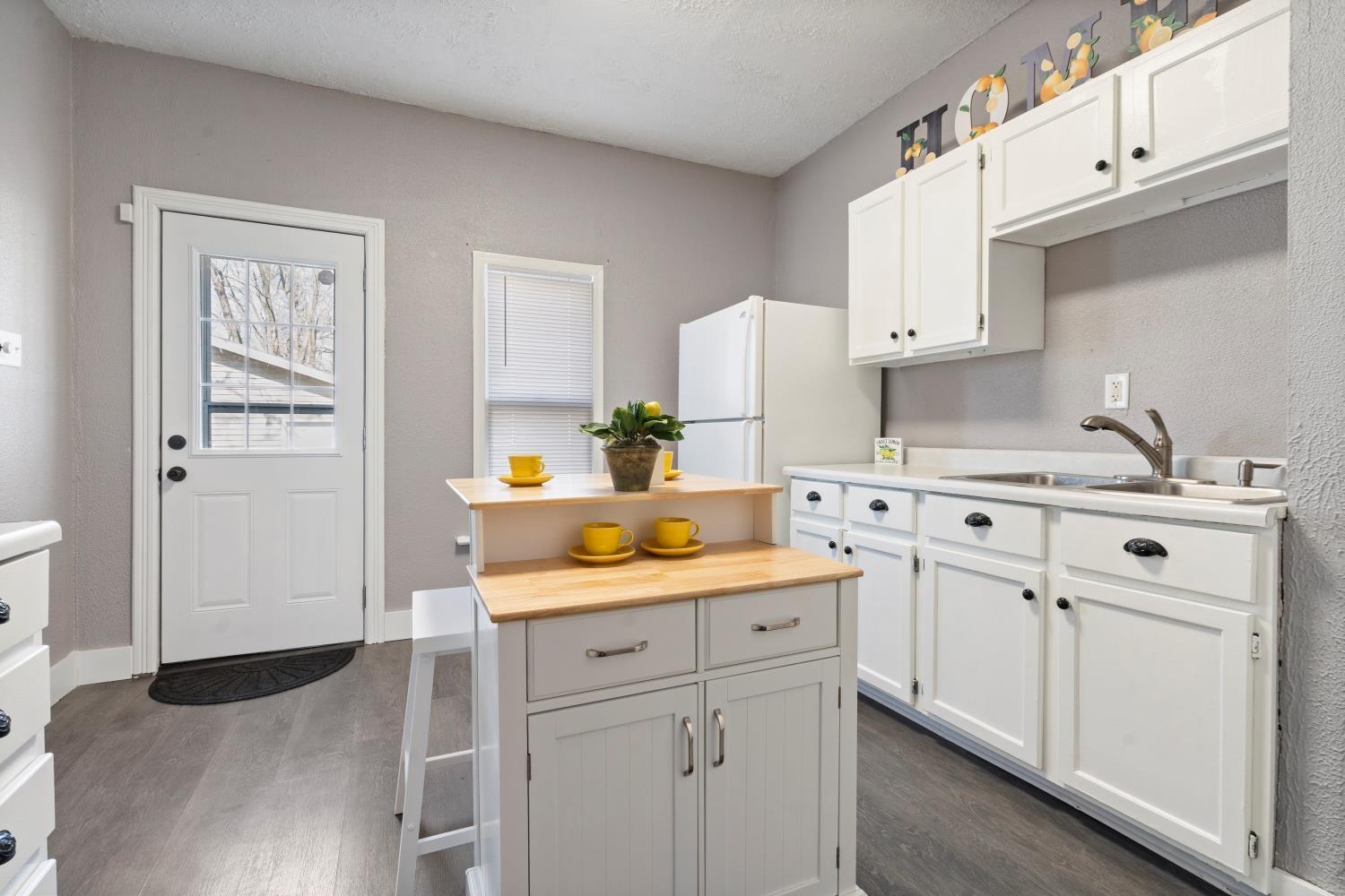 Waterloo, Iowa 50703, United States, 2 Bedrooms Bedrooms, ,1 BathroomBathrooms,Residential,Pending,89571