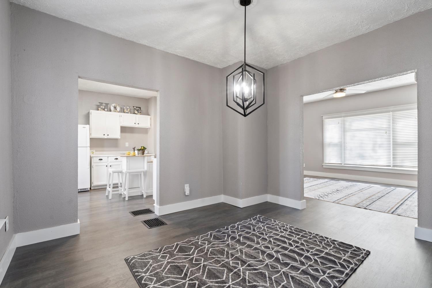 Waterloo, Iowa 50703, United States, 2 Bedrooms Bedrooms, ,1 BathroomBathrooms,Residential,Pending,89571