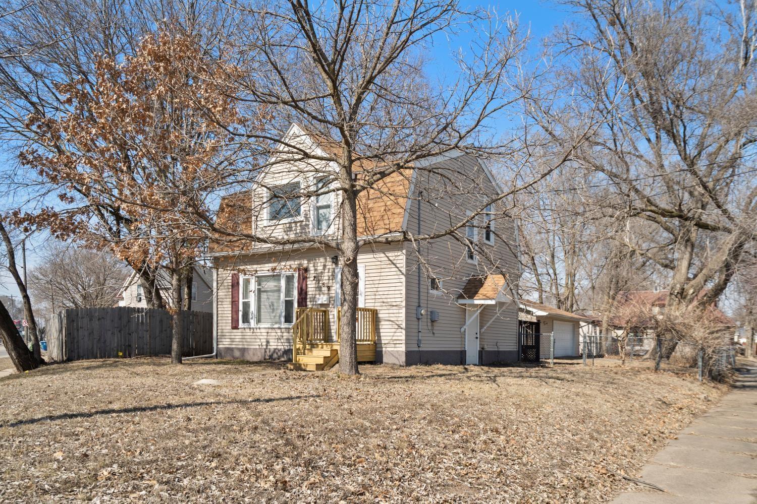 Waterloo, Iowa 50703, United States, 2 Bedrooms Bedrooms, ,1 BathroomBathrooms,Residential,Pending,89571