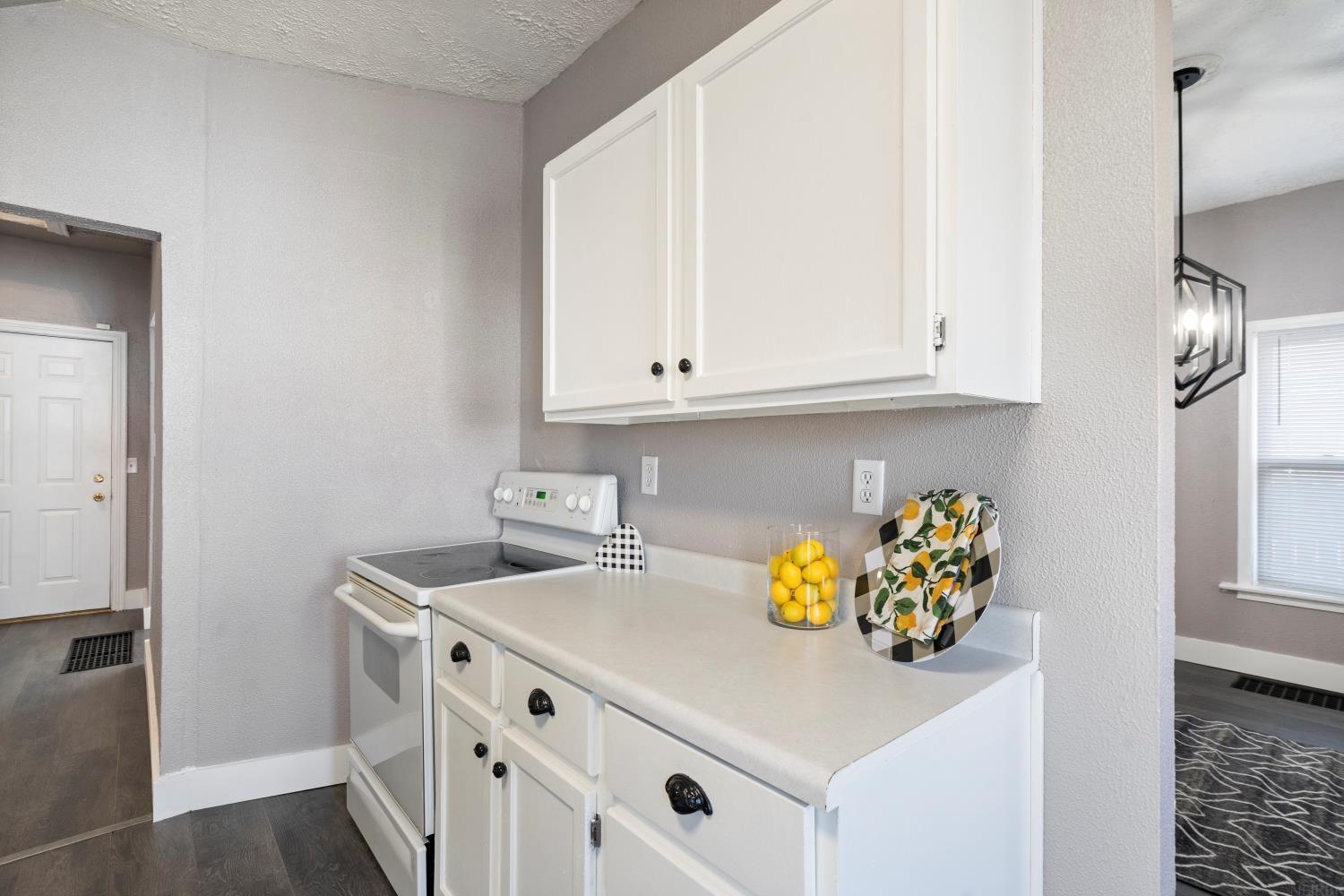 Waterloo, Iowa 50703, United States, 2 Bedrooms Bedrooms, ,1 BathroomBathrooms,Residential,Pending,89571