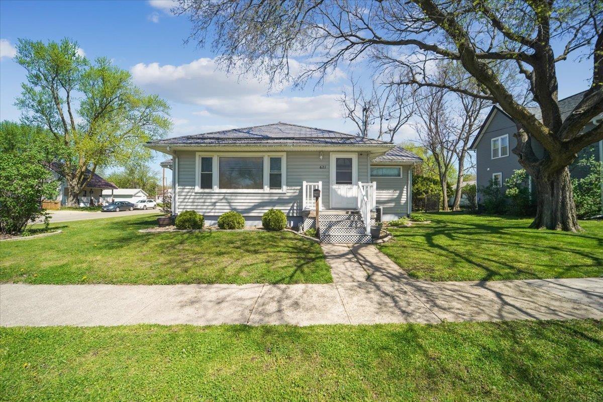 Photo 1 of 33 — 621 W Charles, Oelwein, IA 50662