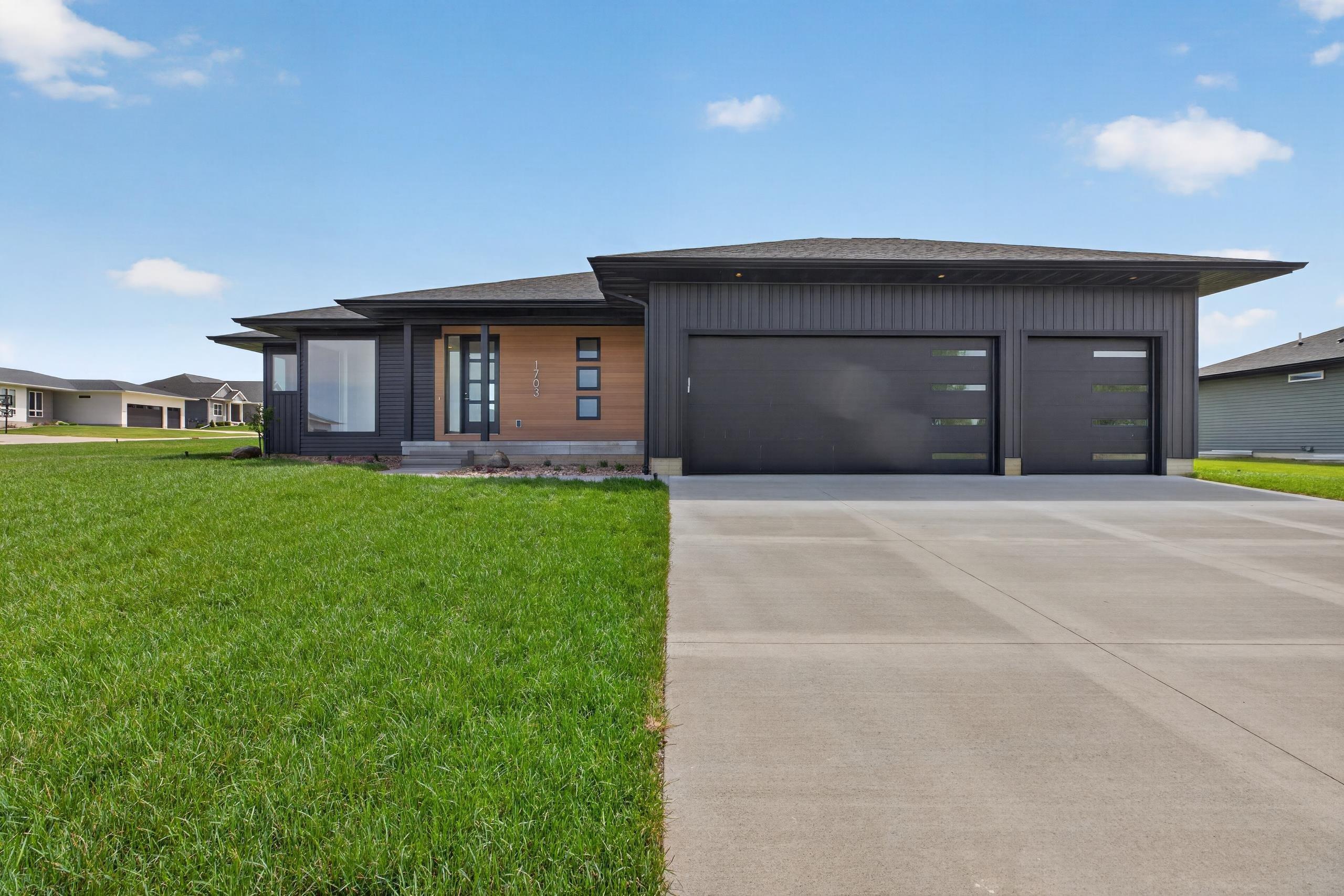 Photo 1 of 34 — 1703 Red Tail Drive, Waterloo, IA 50701