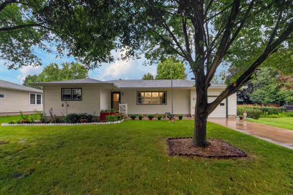 1714 3RD AVE NW, WAVERLY, IA 50677 - Image fe2ffcf23ba80ee41fcf0779b2f80438/900747090
