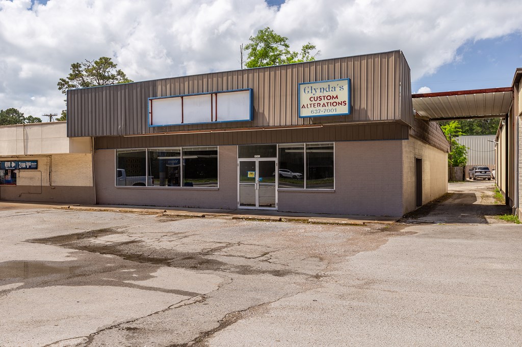 1002 John Redditt Drive