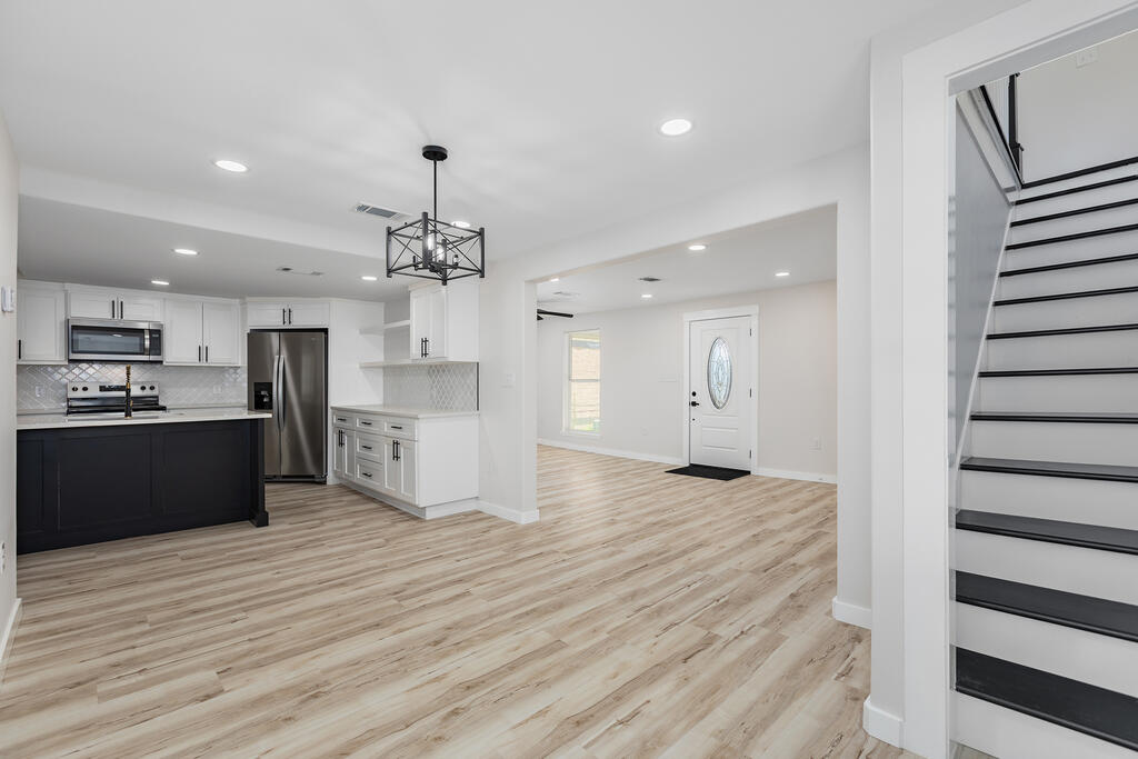312 Mantooth Avenue