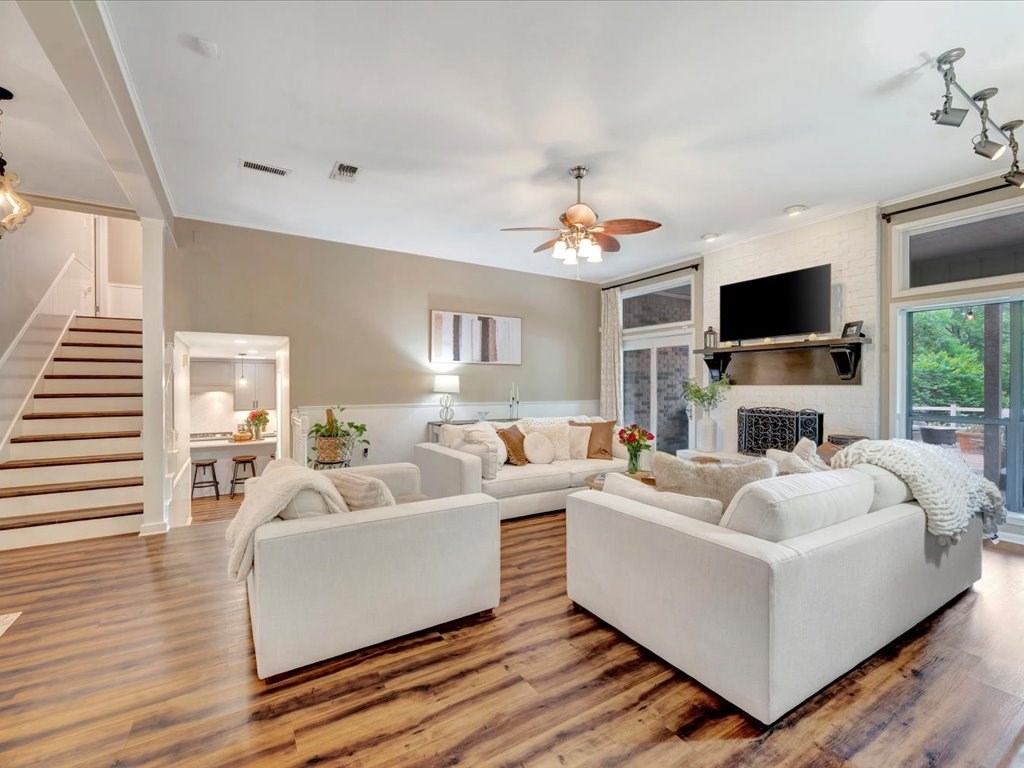 1110 Crestview Drive