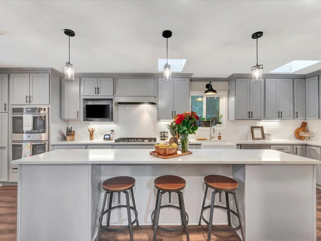 1110 Crestview Drive